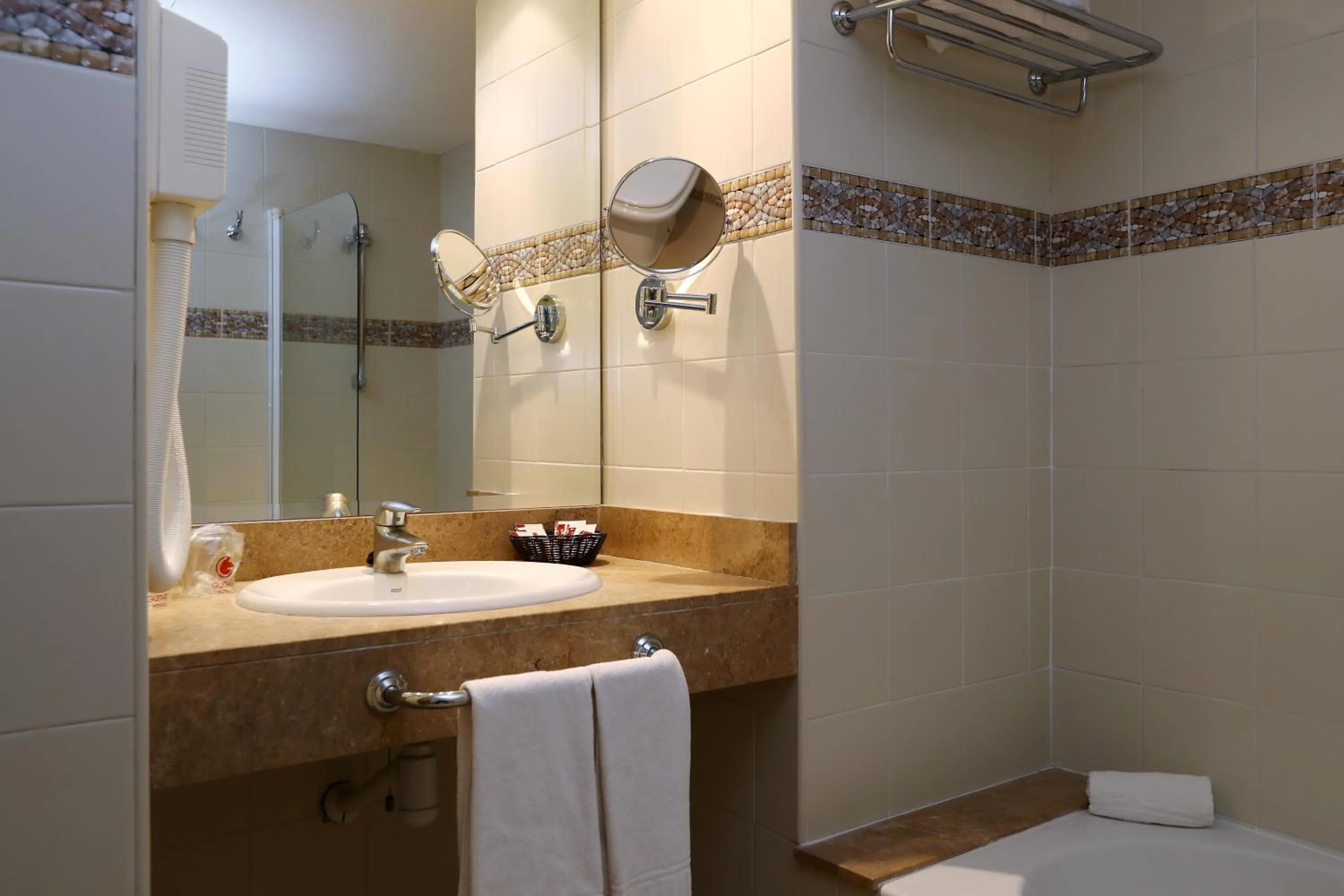 Toilet in Hotel Guitart Central Park Aqua Resort