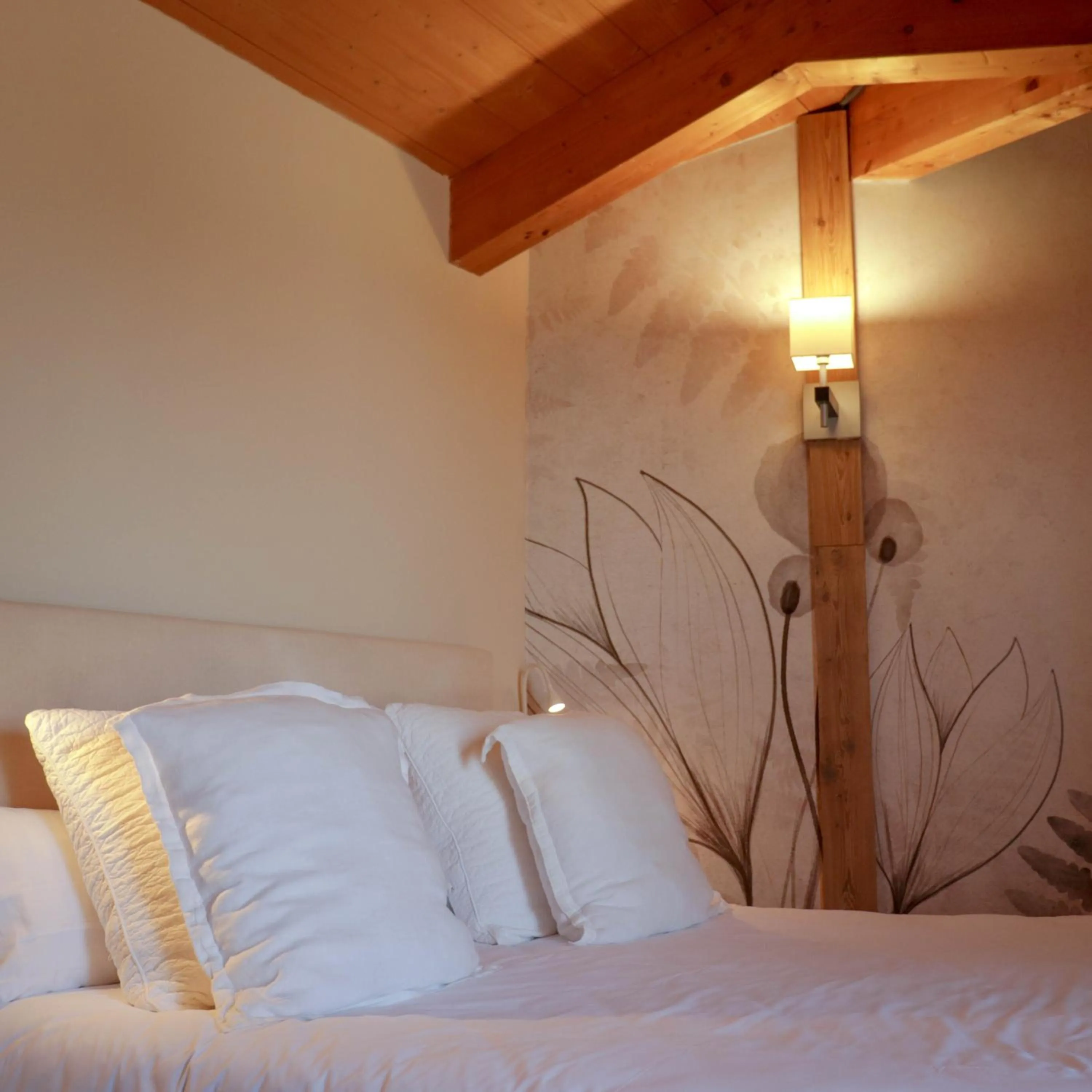 Decorative detail, Bed in Hotel Boutique Niu de Sol - Designed for Adults