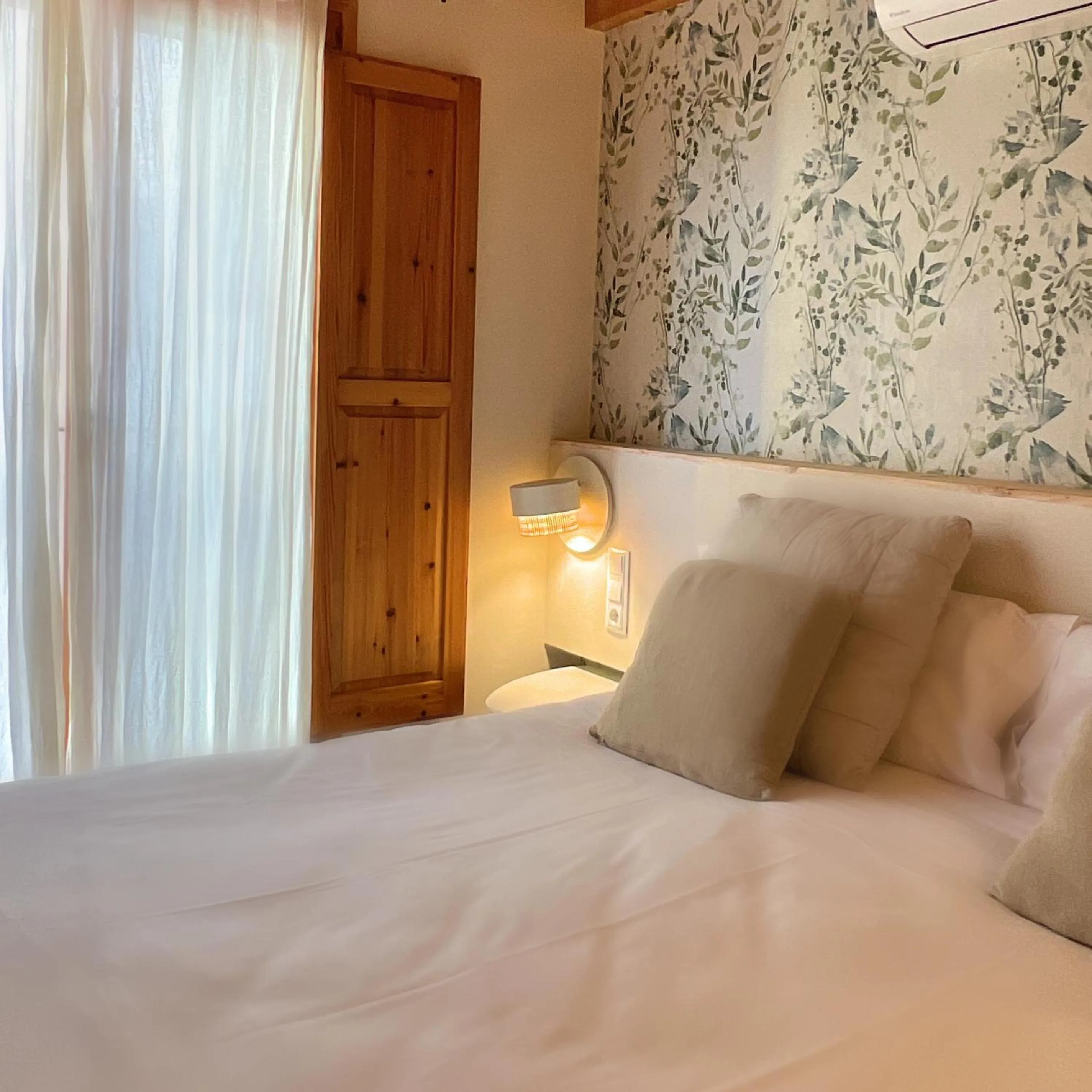 Bed in Hotel Boutique Niu de Sol - Designed for Adults