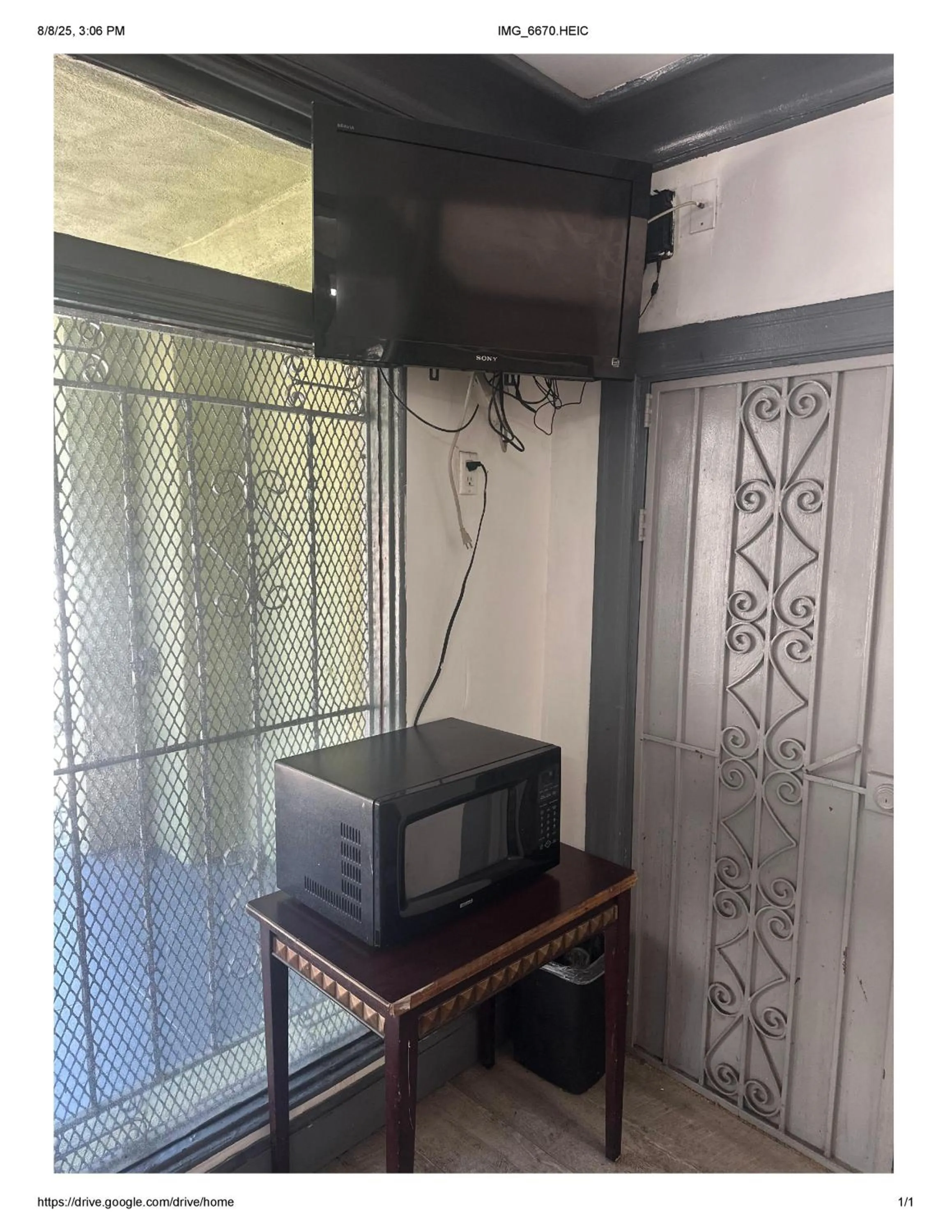 microwave in Roxy Hotel