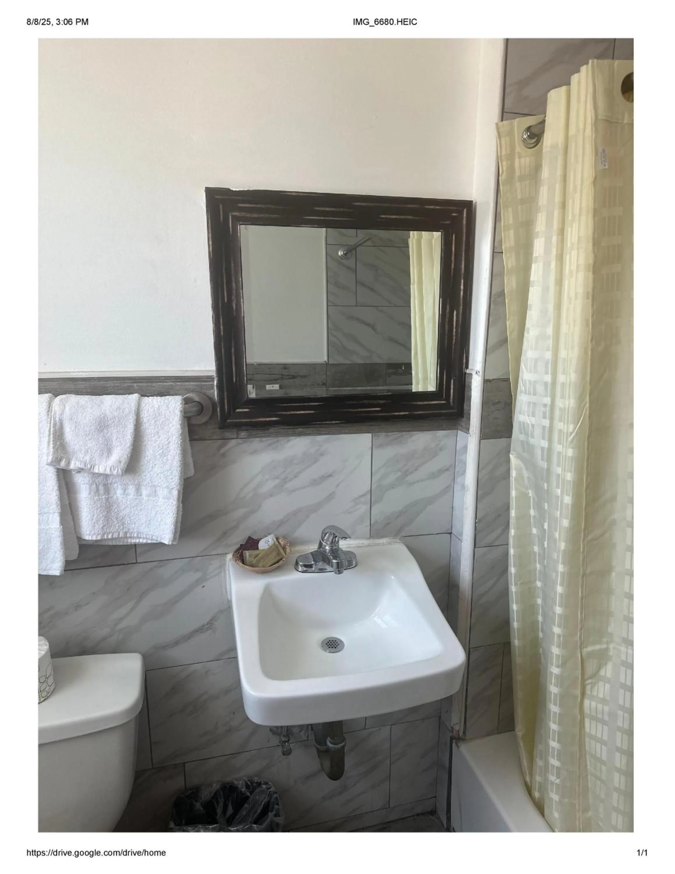 Bathroom in Roxy Hotel