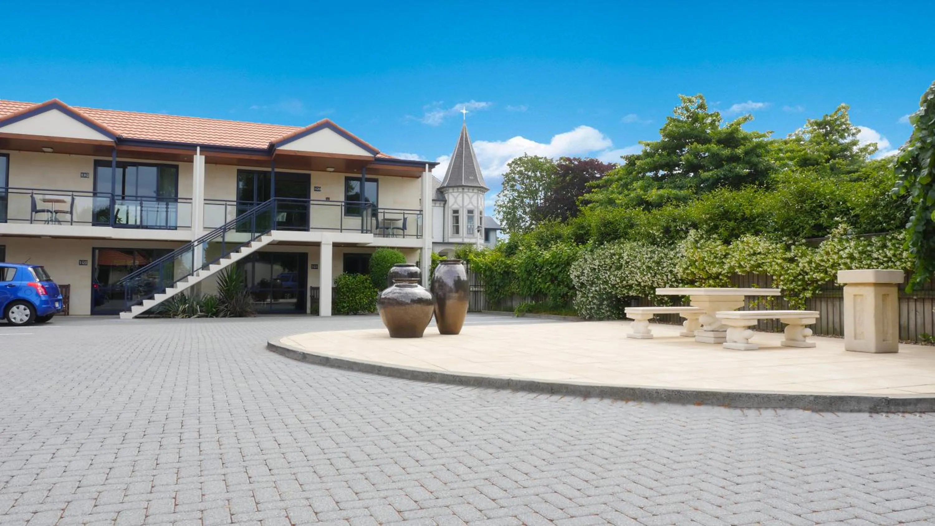 Area and facilities in Randolph Motel Apartments