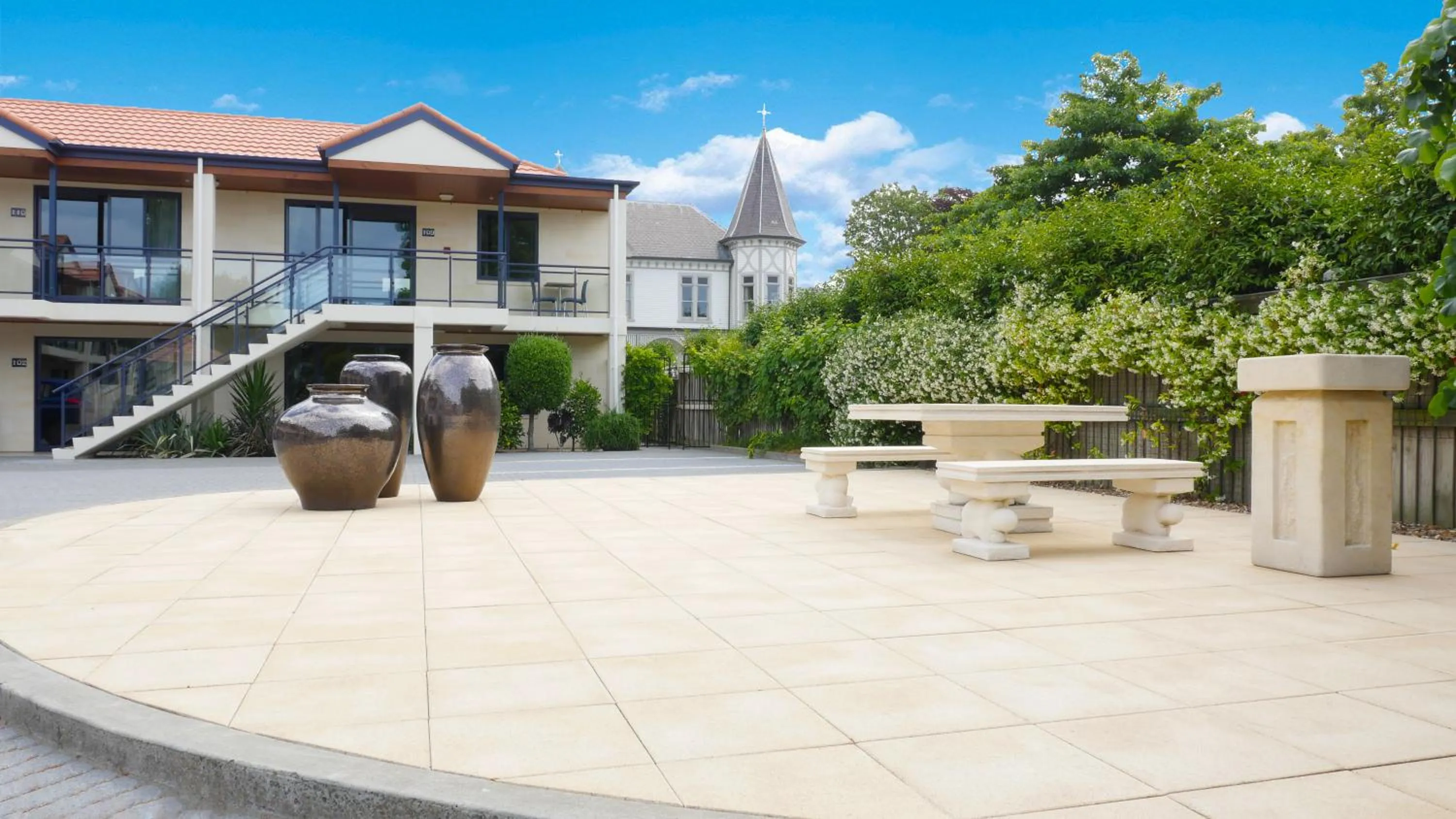 Area and facilities in Randolph Motel Apartments