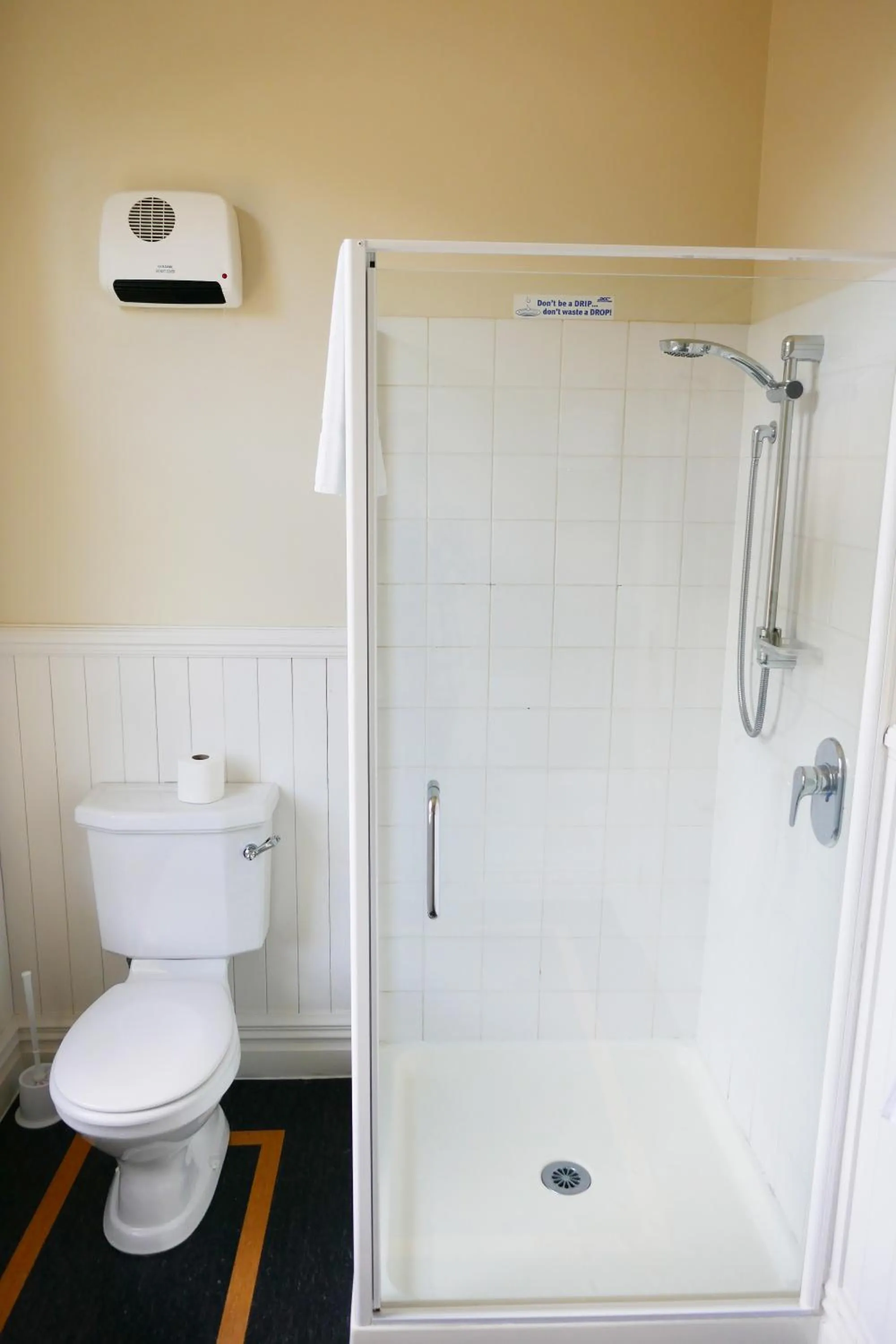 Shower in Highland House Boutique Hotel