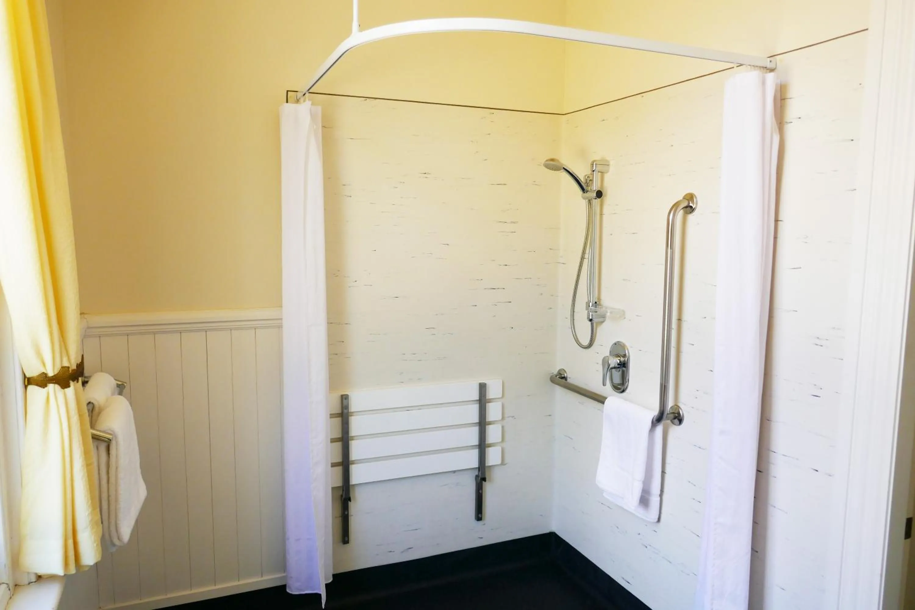 Shower in Highland House Boutique Hotel