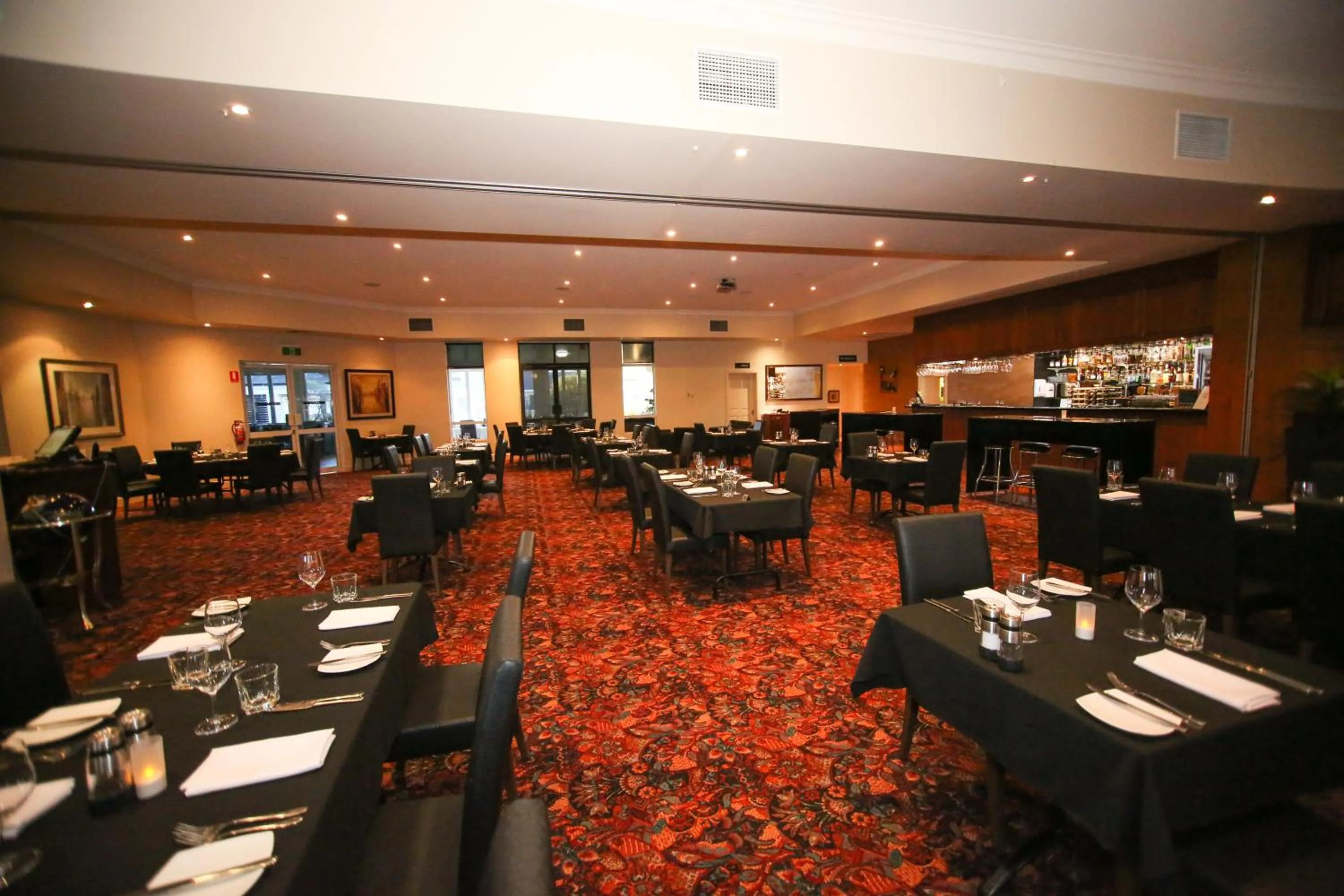 Restaurant/places to eat in Roma Explorers Inn