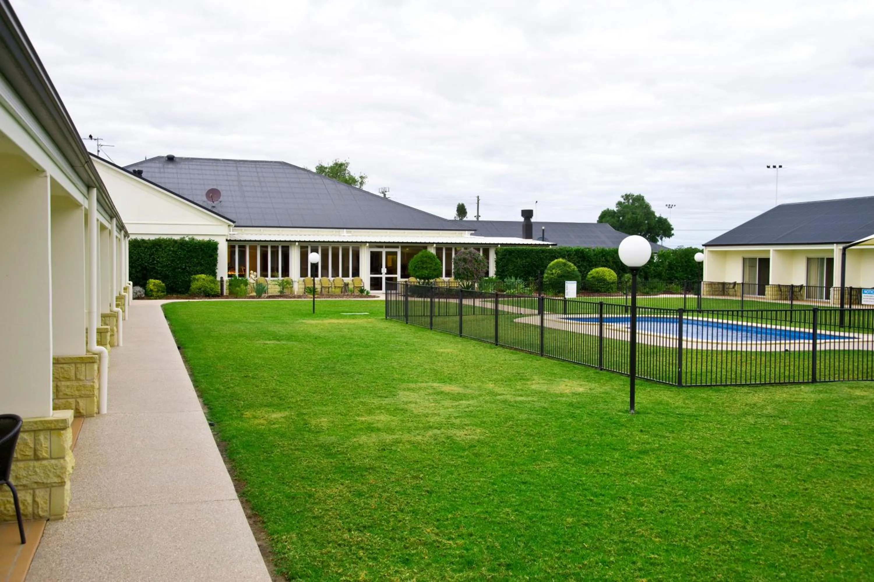 Garden in Roma Explorers Inn