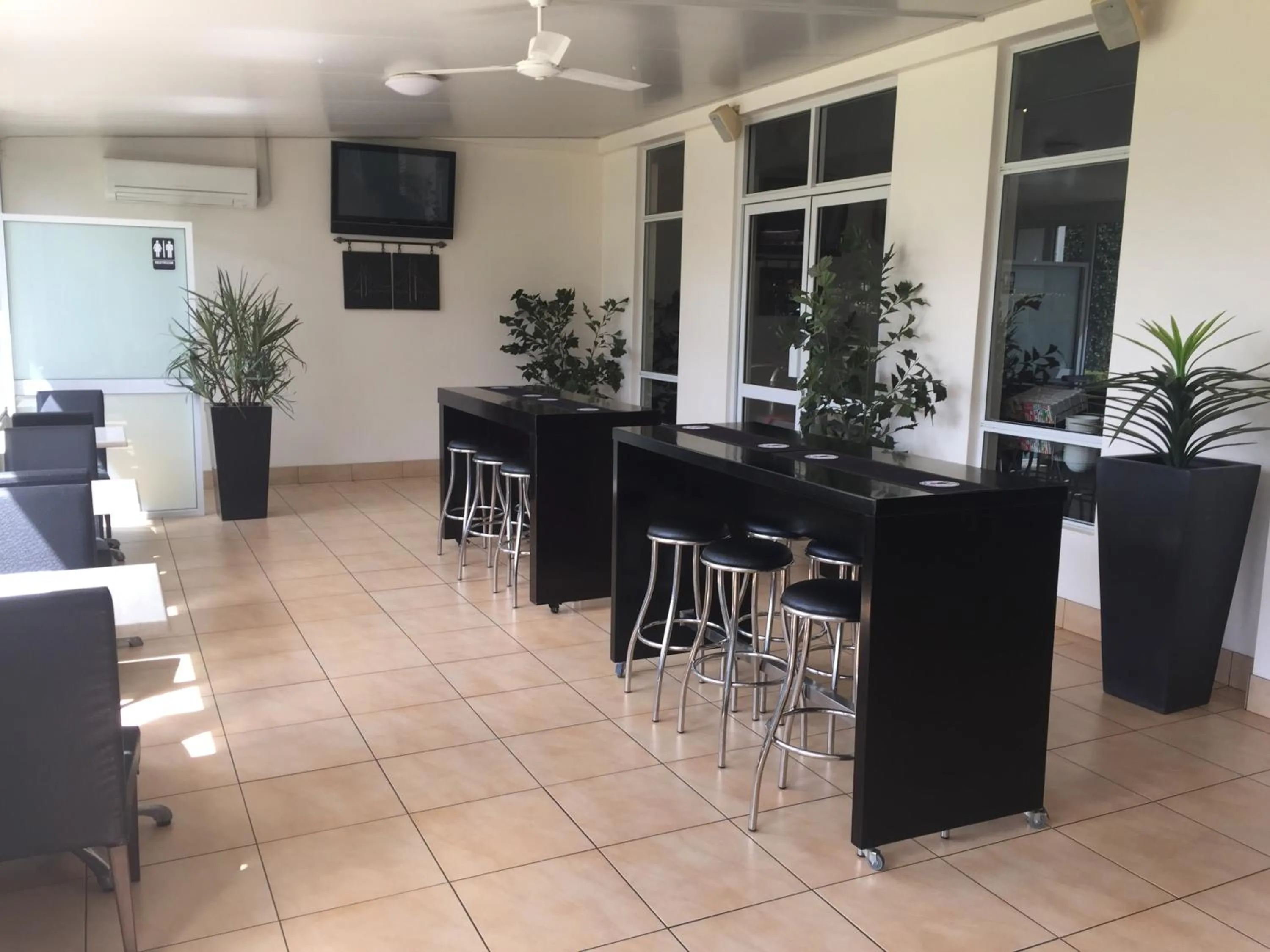 Lounge or bar in Roma Explorers Inn