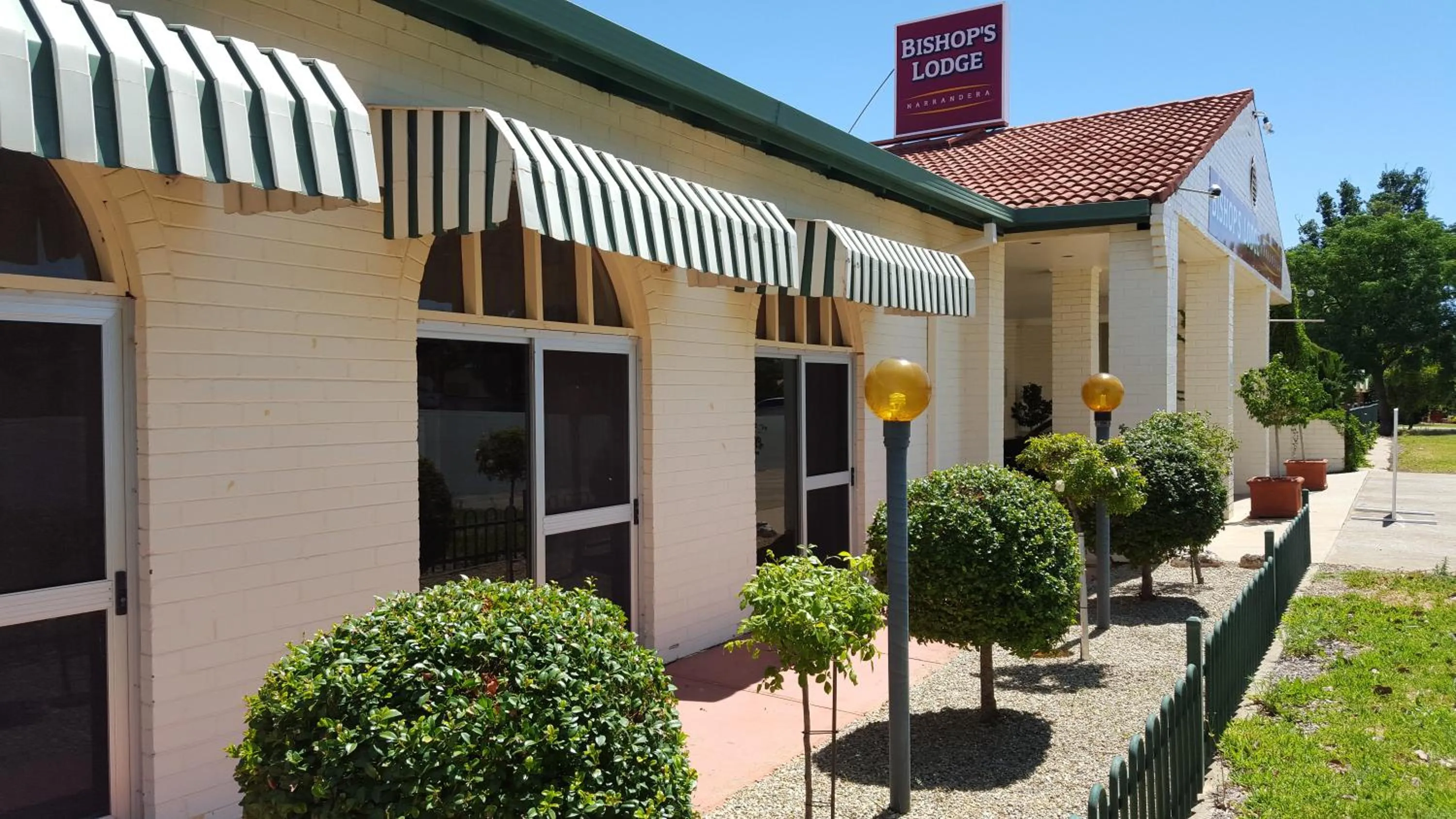 Facade/entrance in Bishops Lodge Narrandera