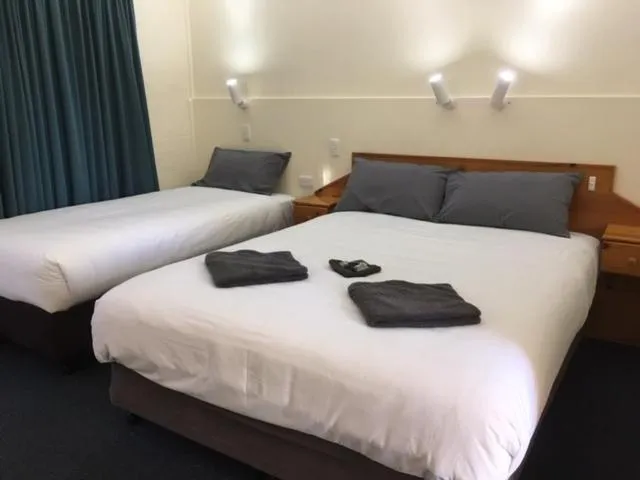Bed in Bishops Lodge Narrandera