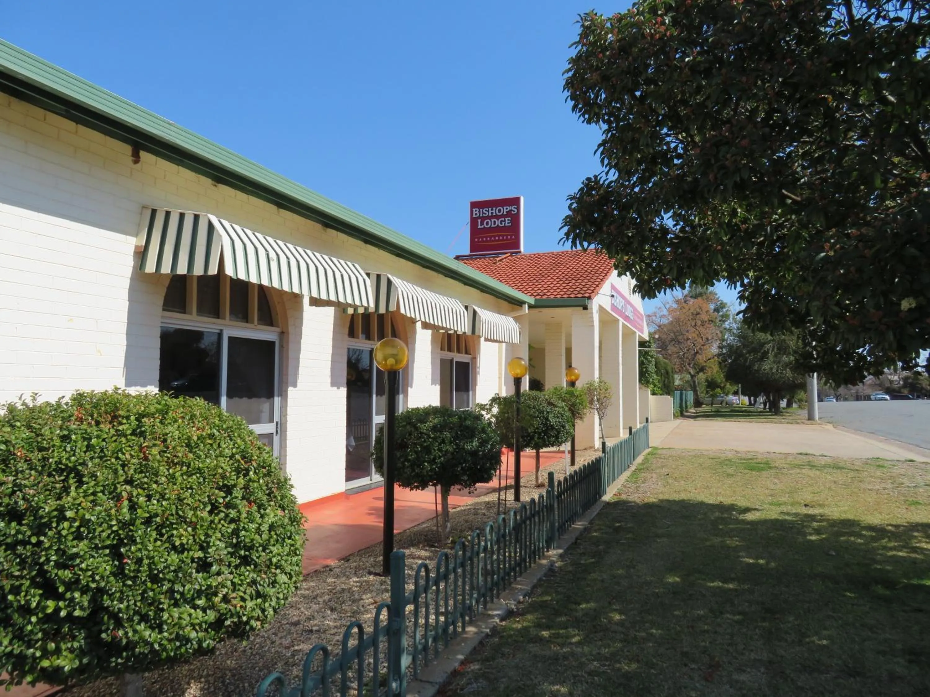 Facade/entrance in Bishops Lodge Narrandera