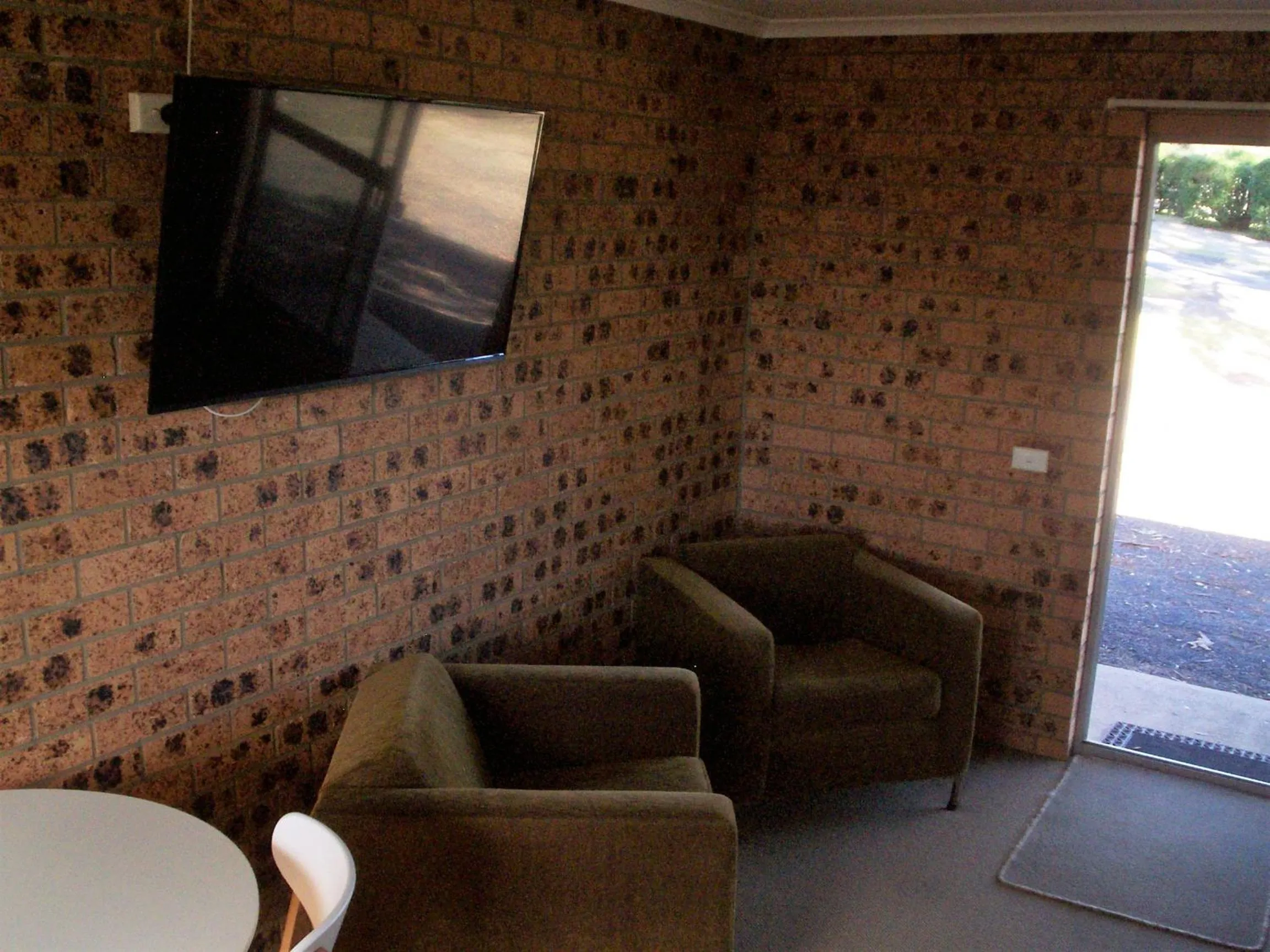 Seating area in Bega Caravan Park