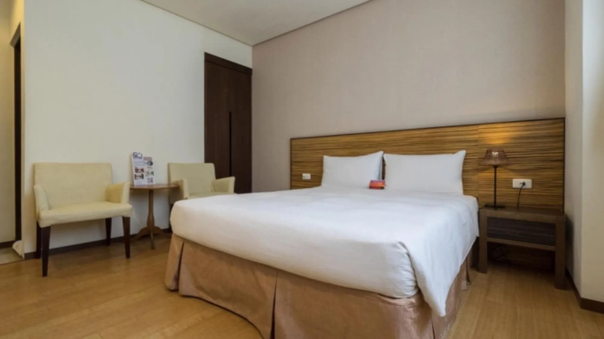 Photo of the whole room, Bed in LoveSea 126 Beach Inn