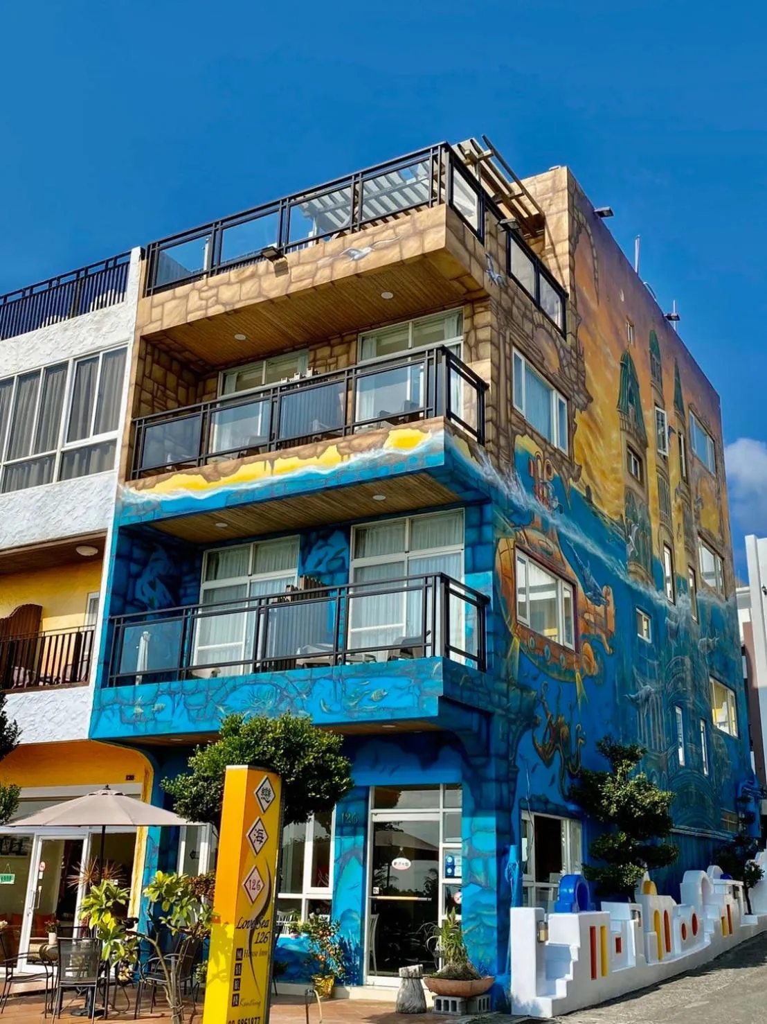 Property building in LoveSea 126 Beach Inn