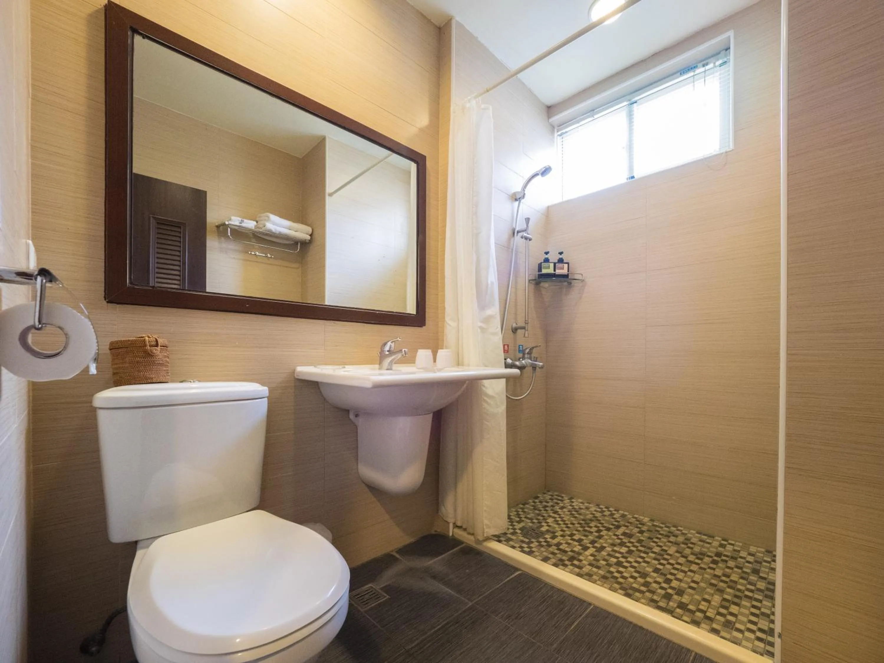 Bathroom in LoveSea 126 Beach Inn