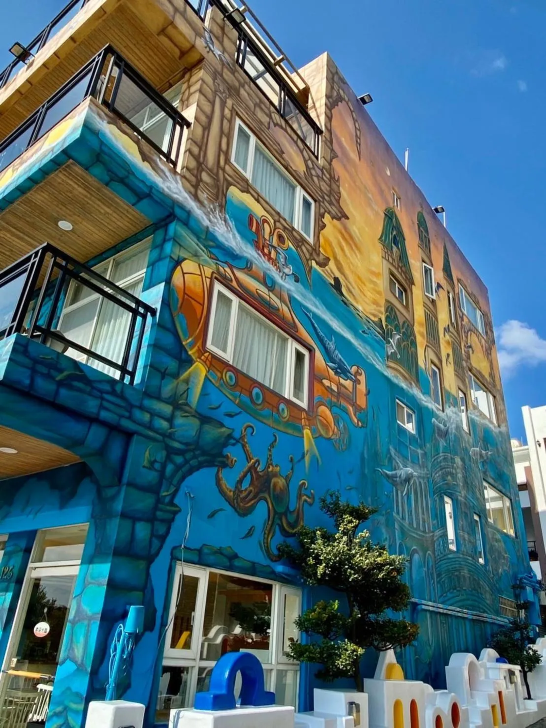 Property building in LoveSea 126 Beach Inn