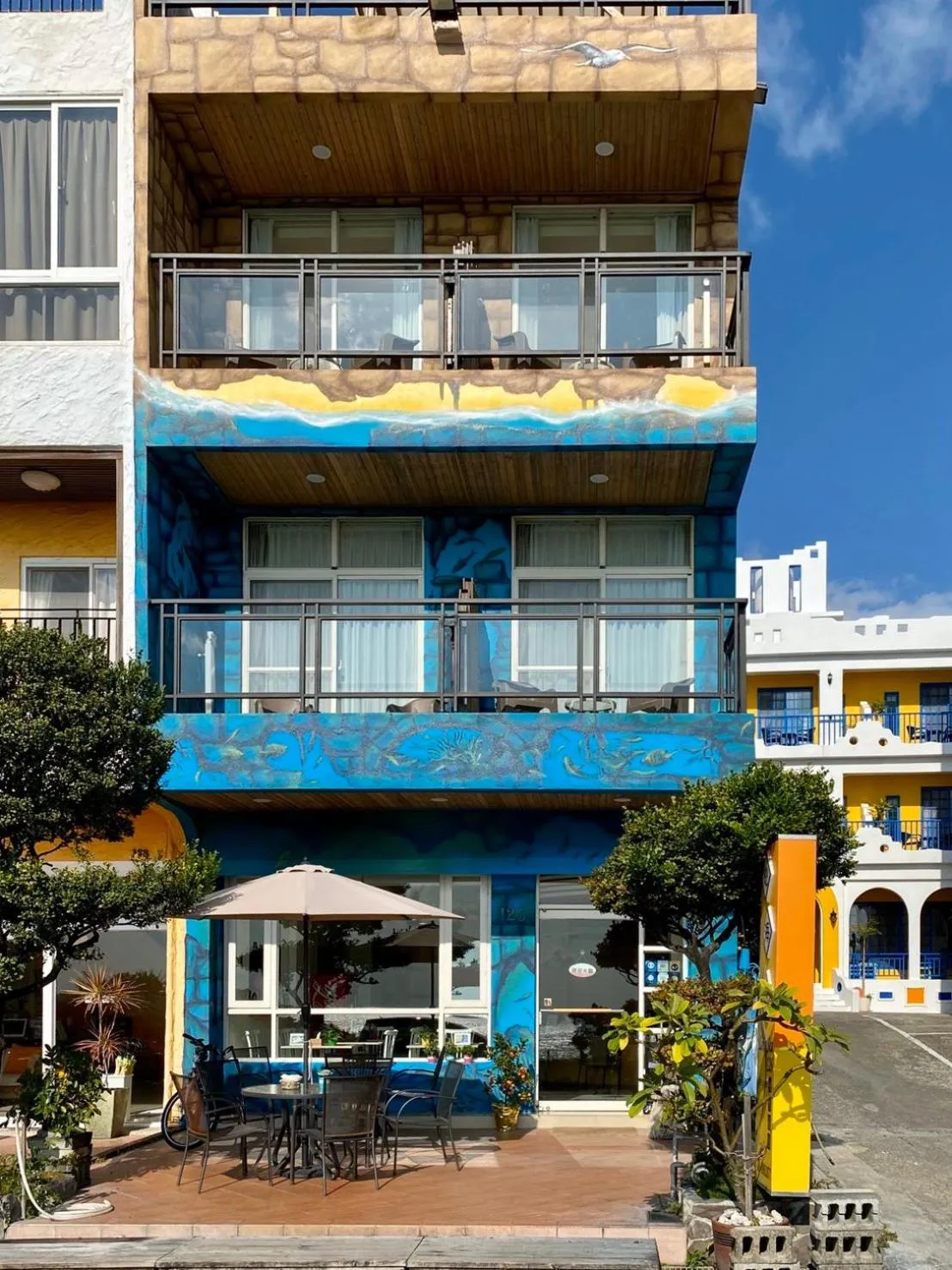 Property building in LoveSea 126 Beach Inn