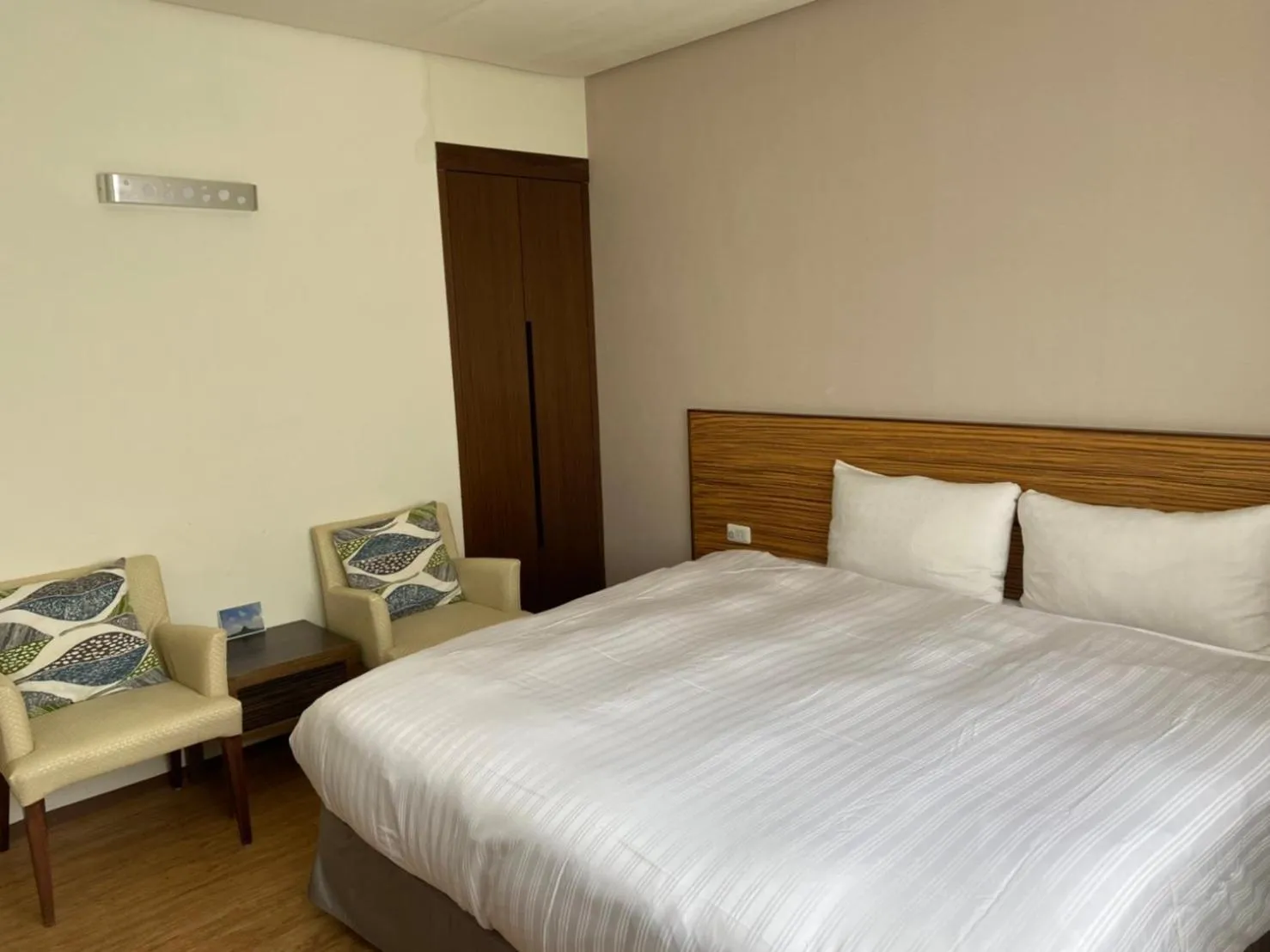 Photo of the whole room, Bed in LoveSea 126 Beach Inn