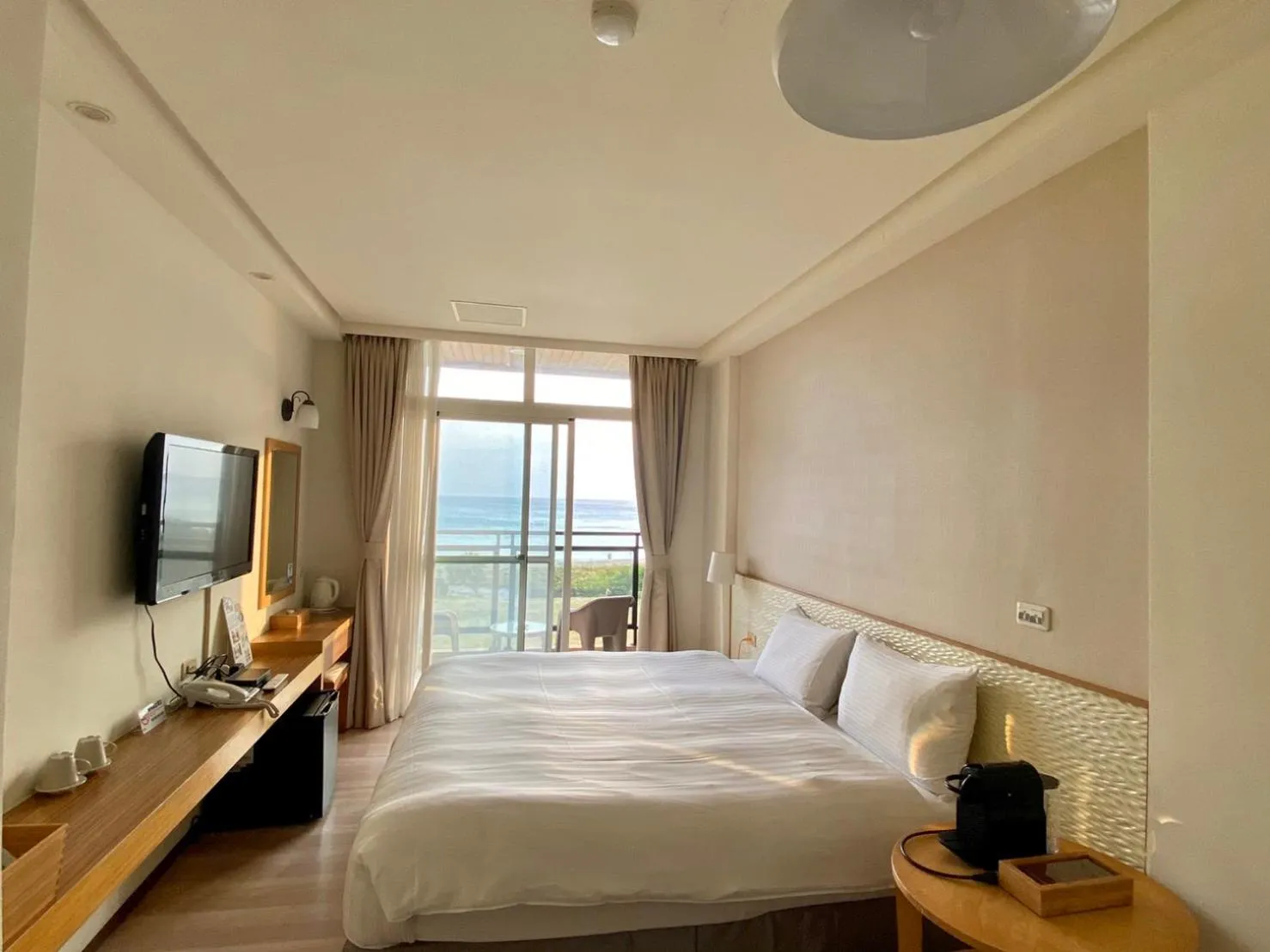 Photo of the whole room, Bed in LoveSea 126 Beach Inn