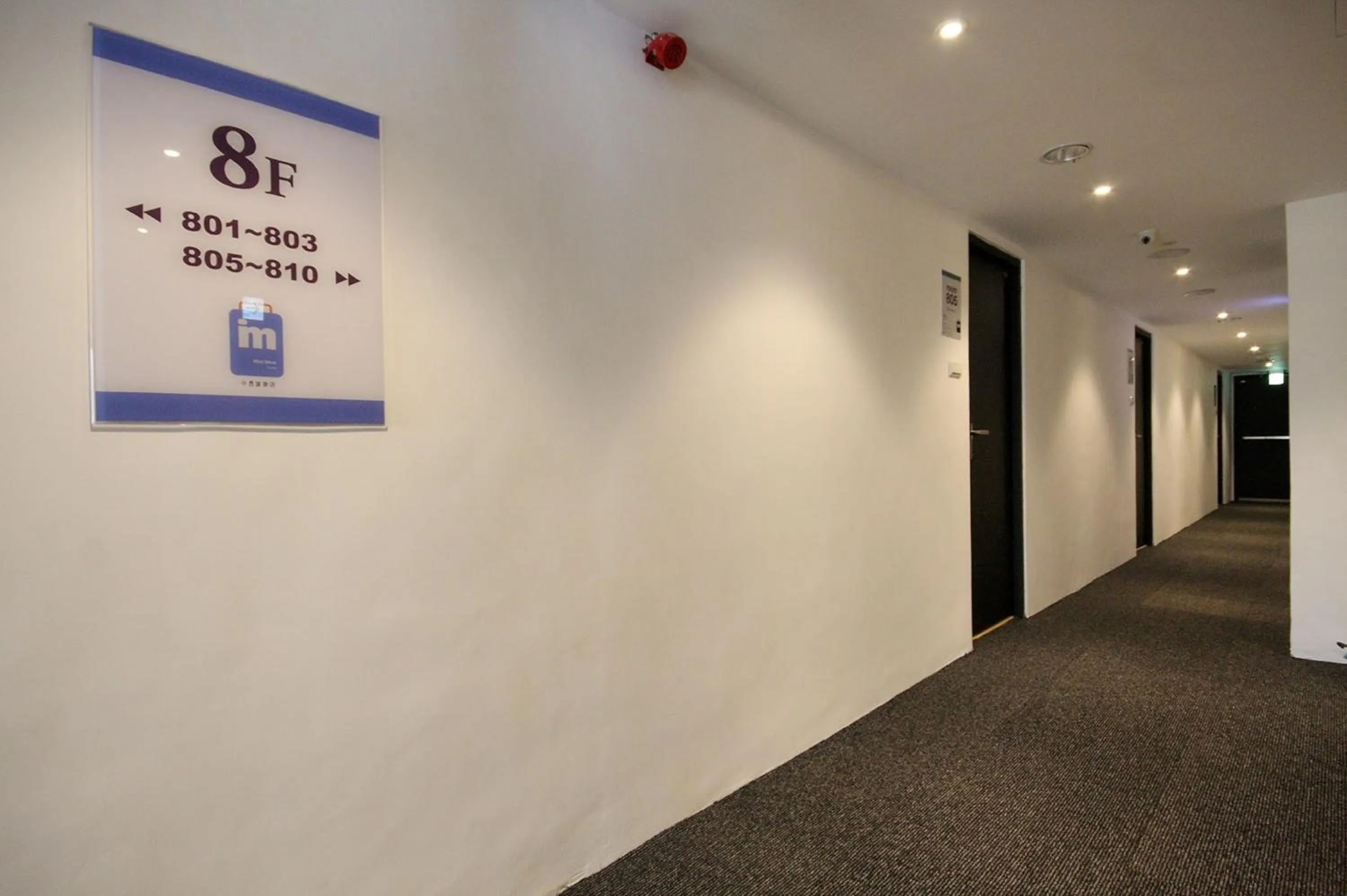 Text overlay in Mini West Hotel