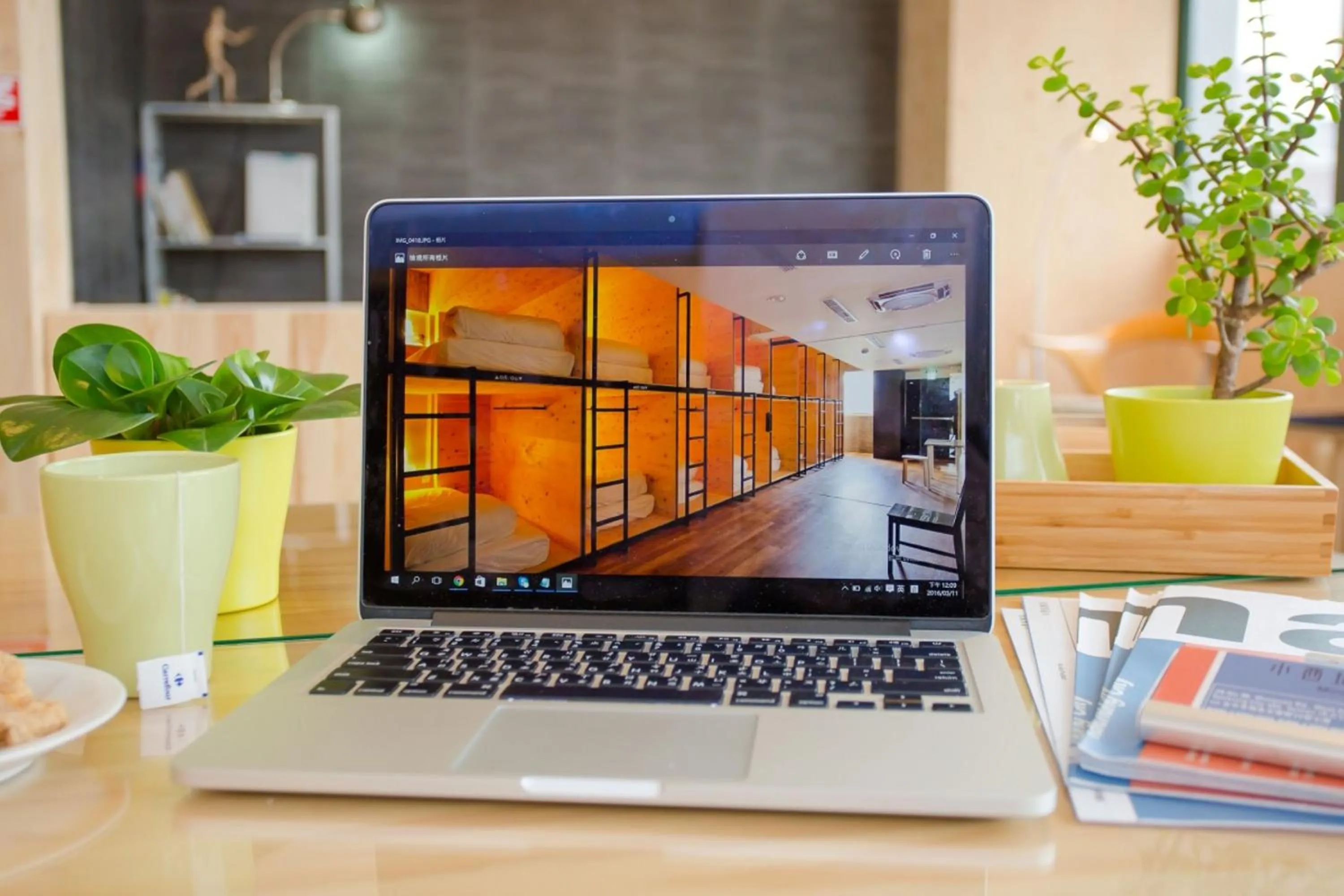 TV and multimedia in Mini West Hotel