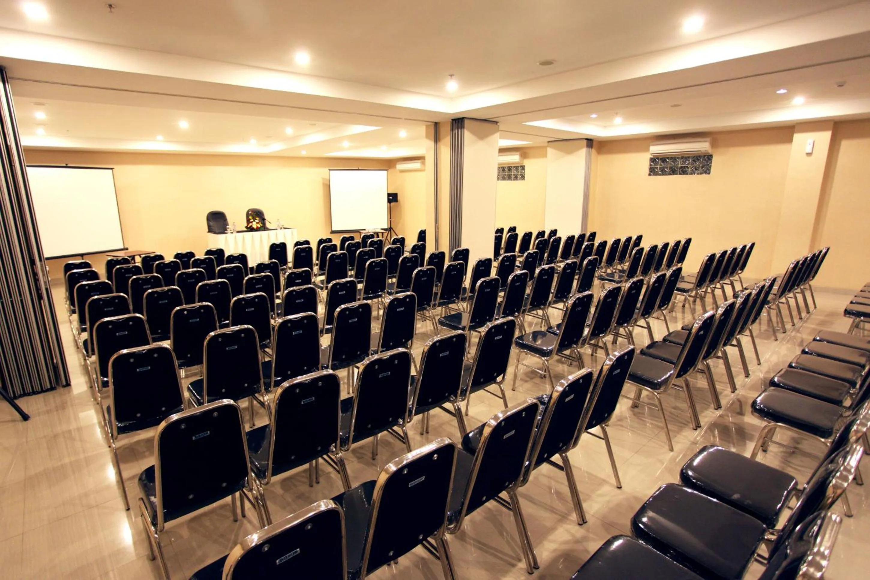 Banquet/Function facilities in Nite & Day Surabaya - Gunungsari