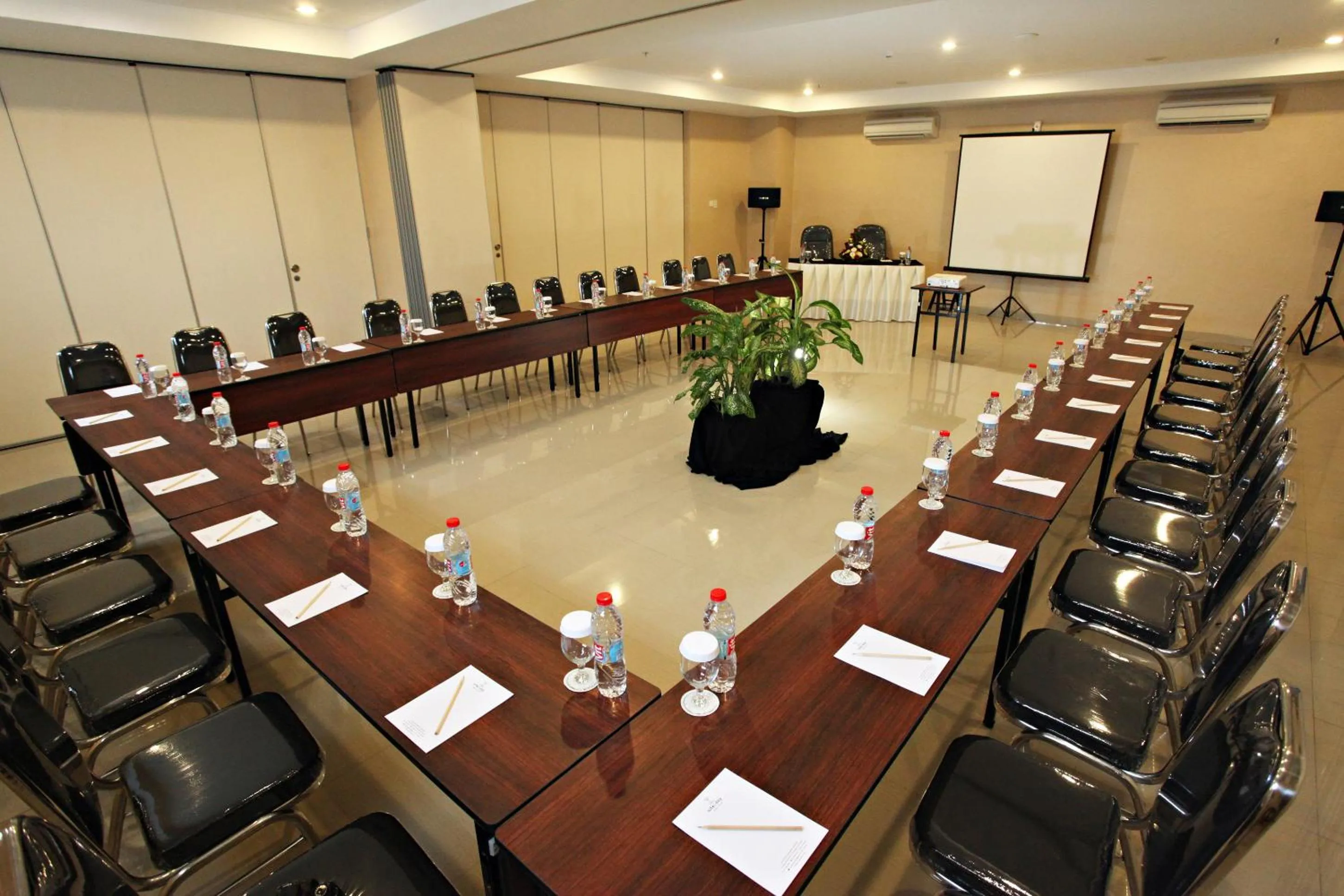 Banquet/Function facilities in Nite & Day Surabaya - Gunungsari