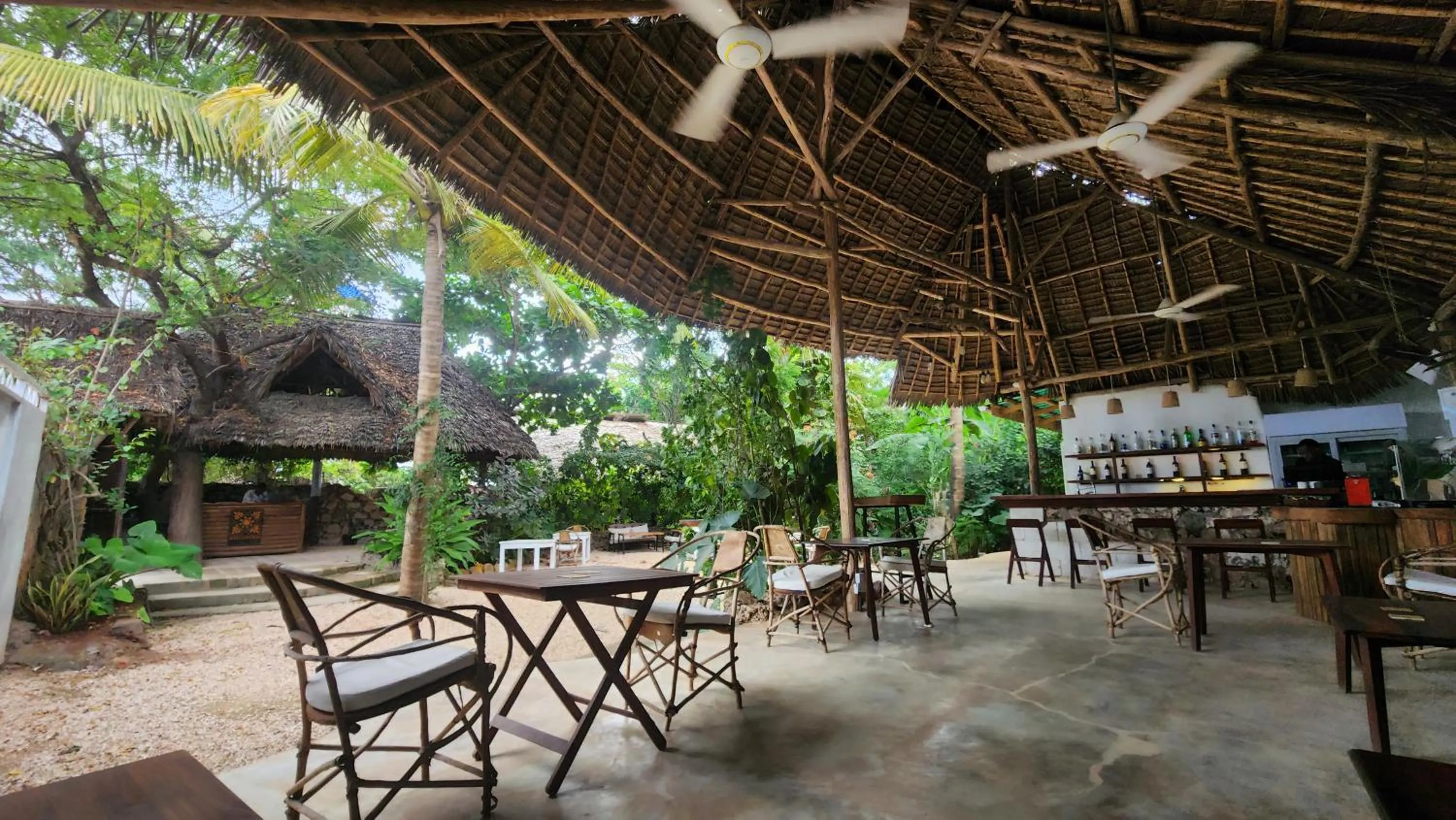 Restaurant/places to eat in Atii Garden Bungalows