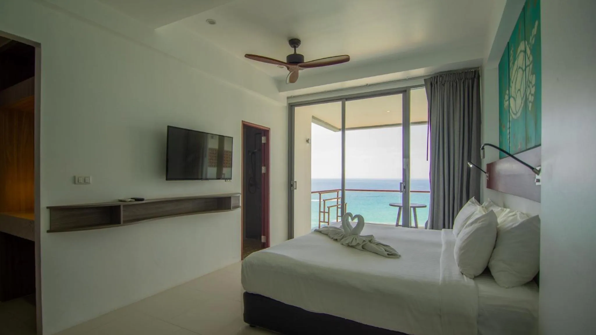 Photo of the whole room, Bed in Norn Talay Surin Beach Phuket