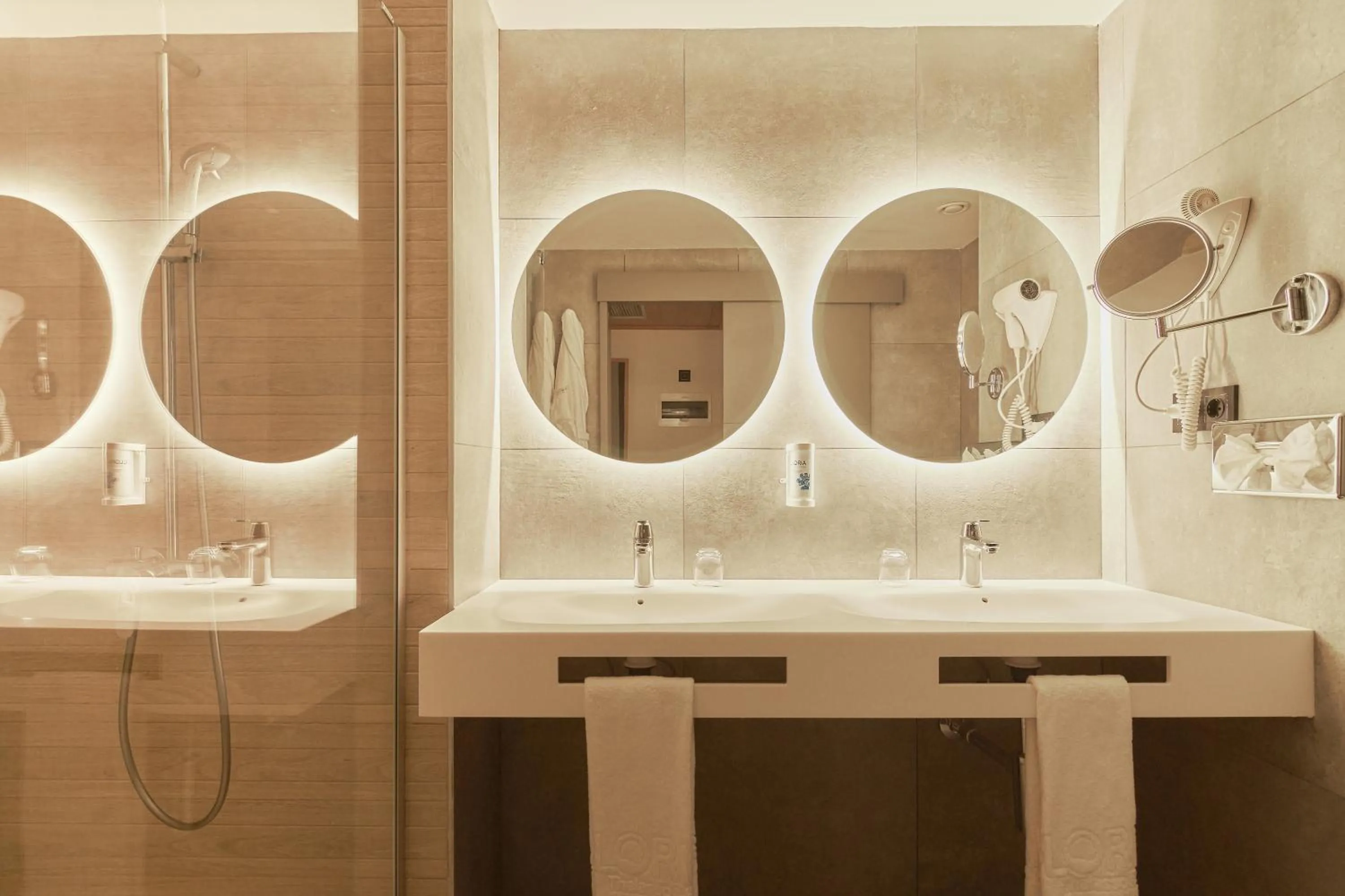 Bathroom in Gloria Palace San Agustín Thalasso & Hotel