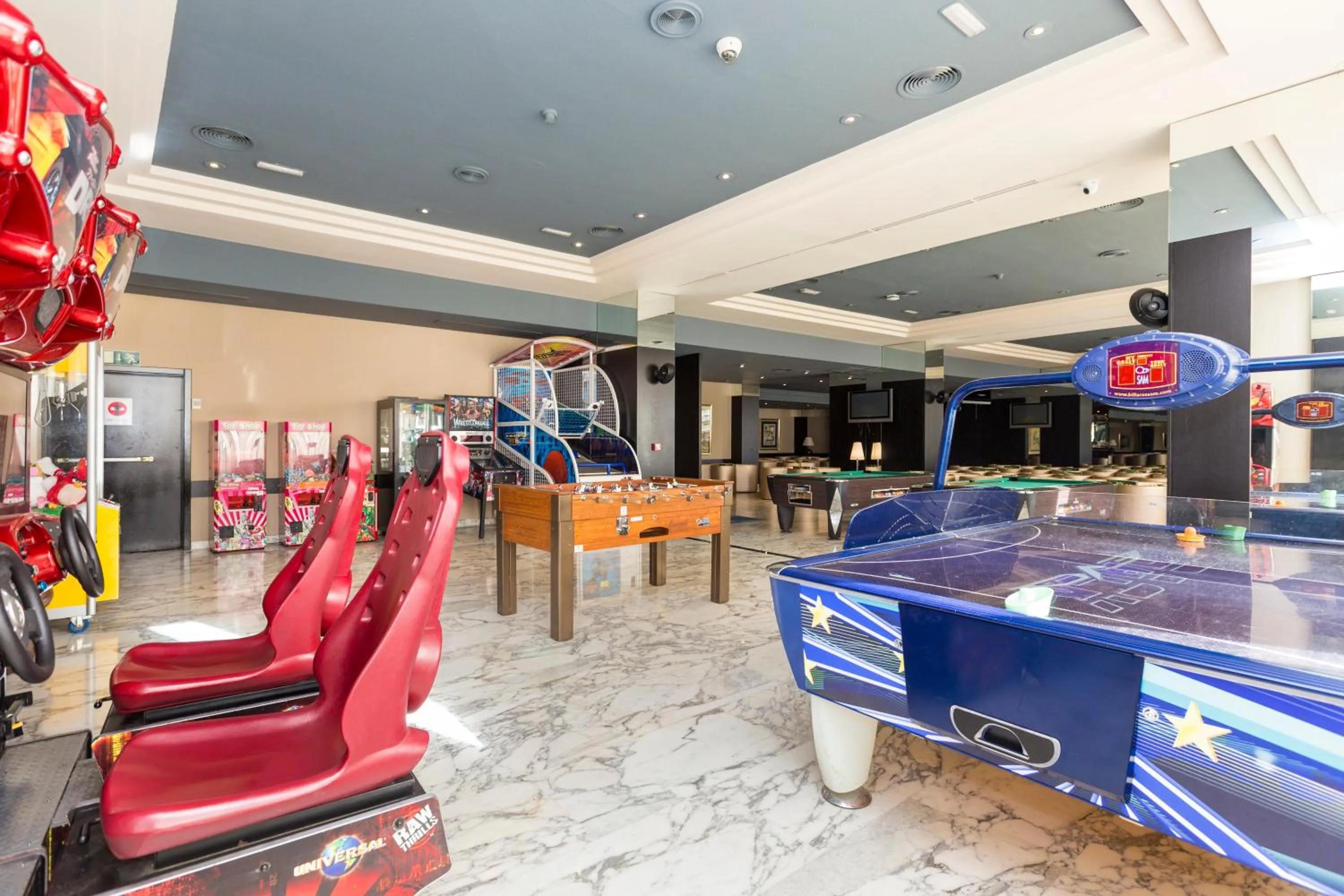 Billiard in Gloria Palace San Agustín Thalasso & Hotel