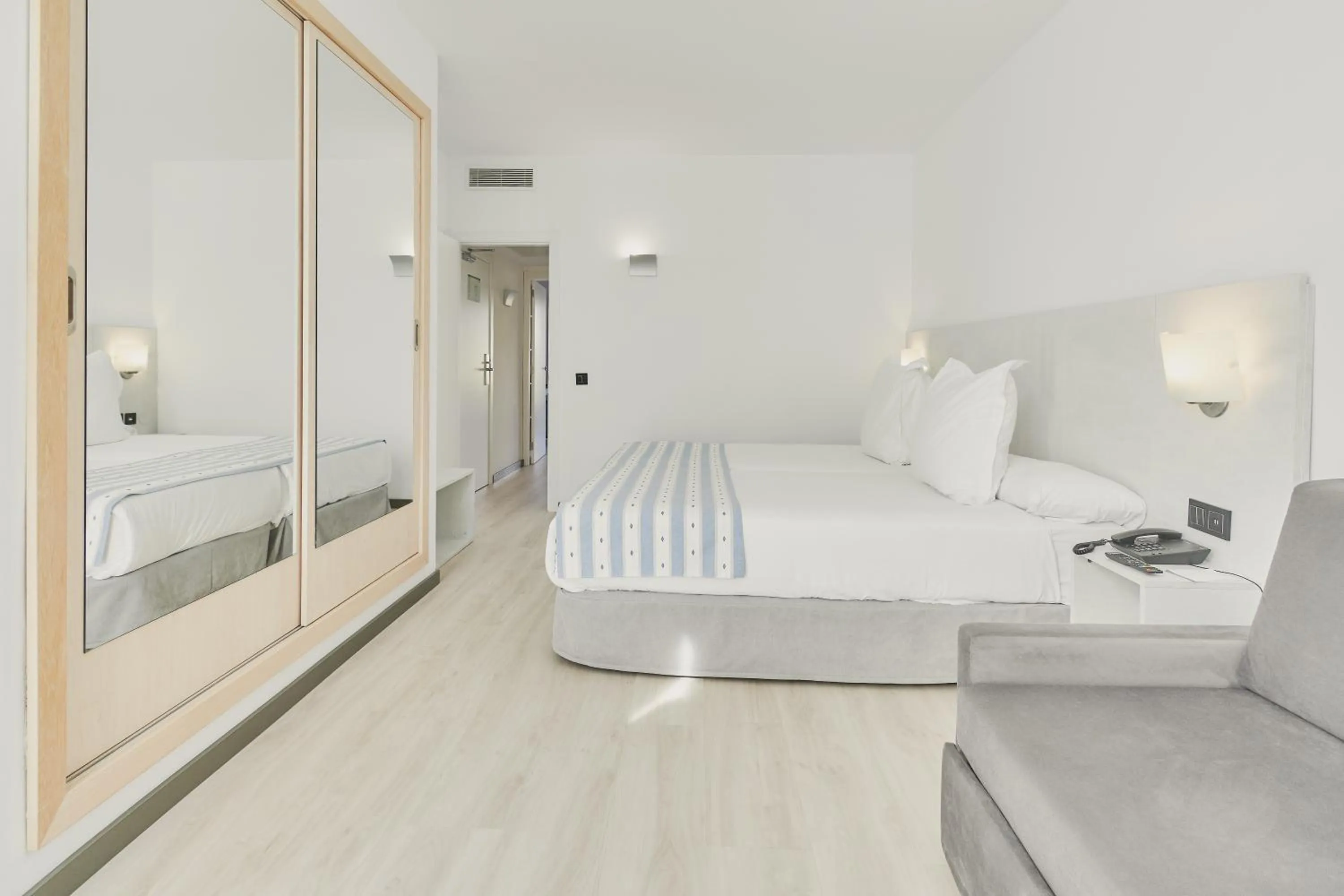 Photo of the whole room, Bed in Gloria Palace San Agustín Thalasso & Hotel