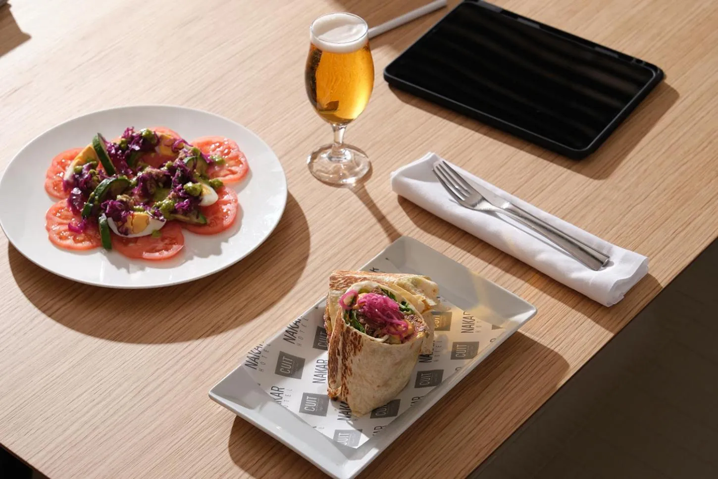 Restaurant/places to eat in Nakar Hotel