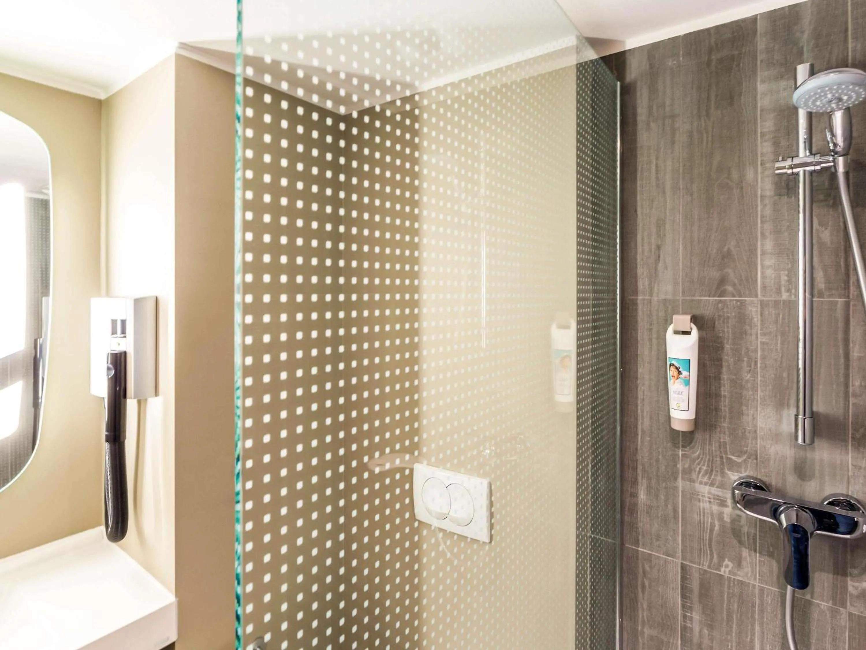 Bedroom in Ibis Wroclaw Centrum