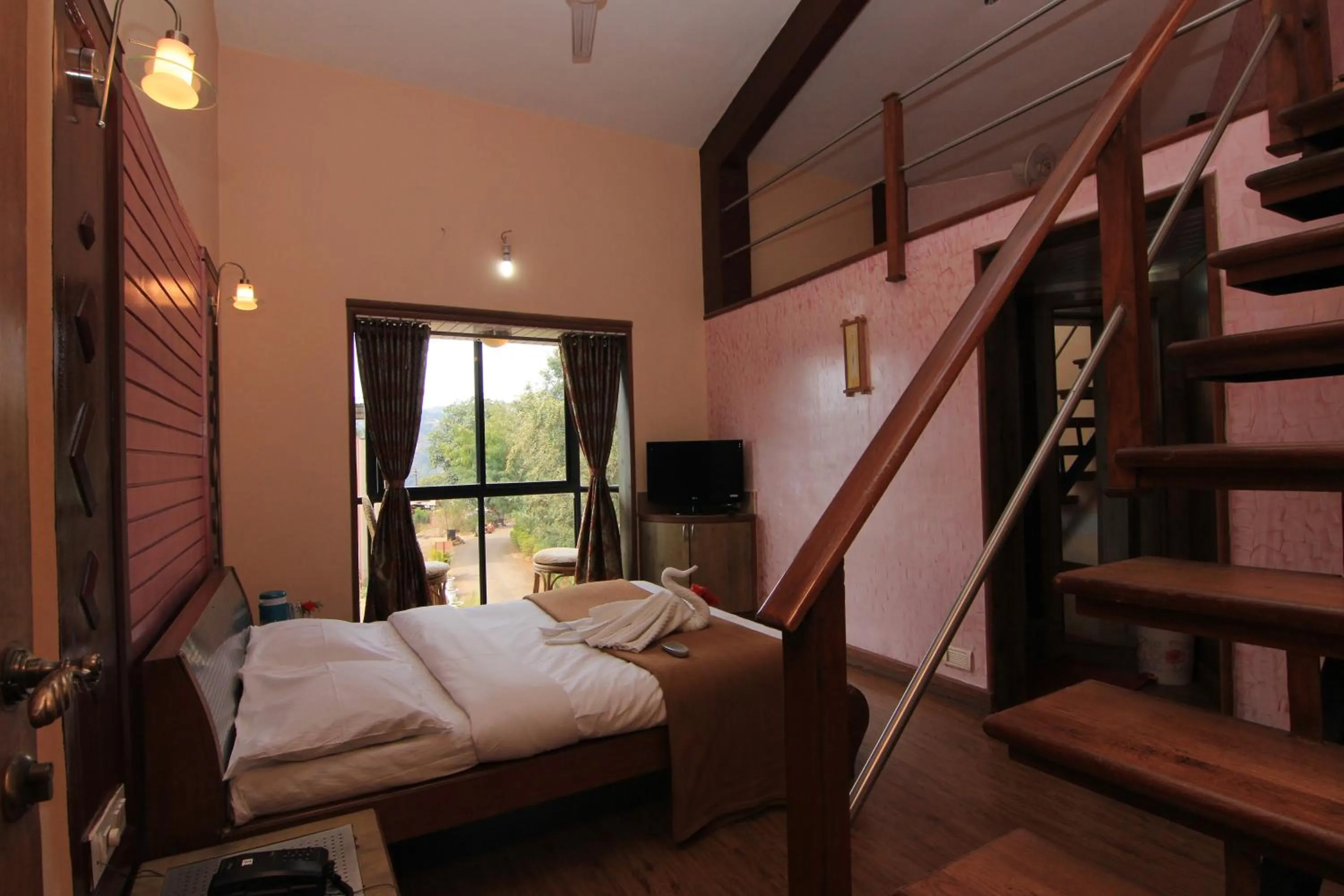 Bedroom, Bed in Mount View Executive