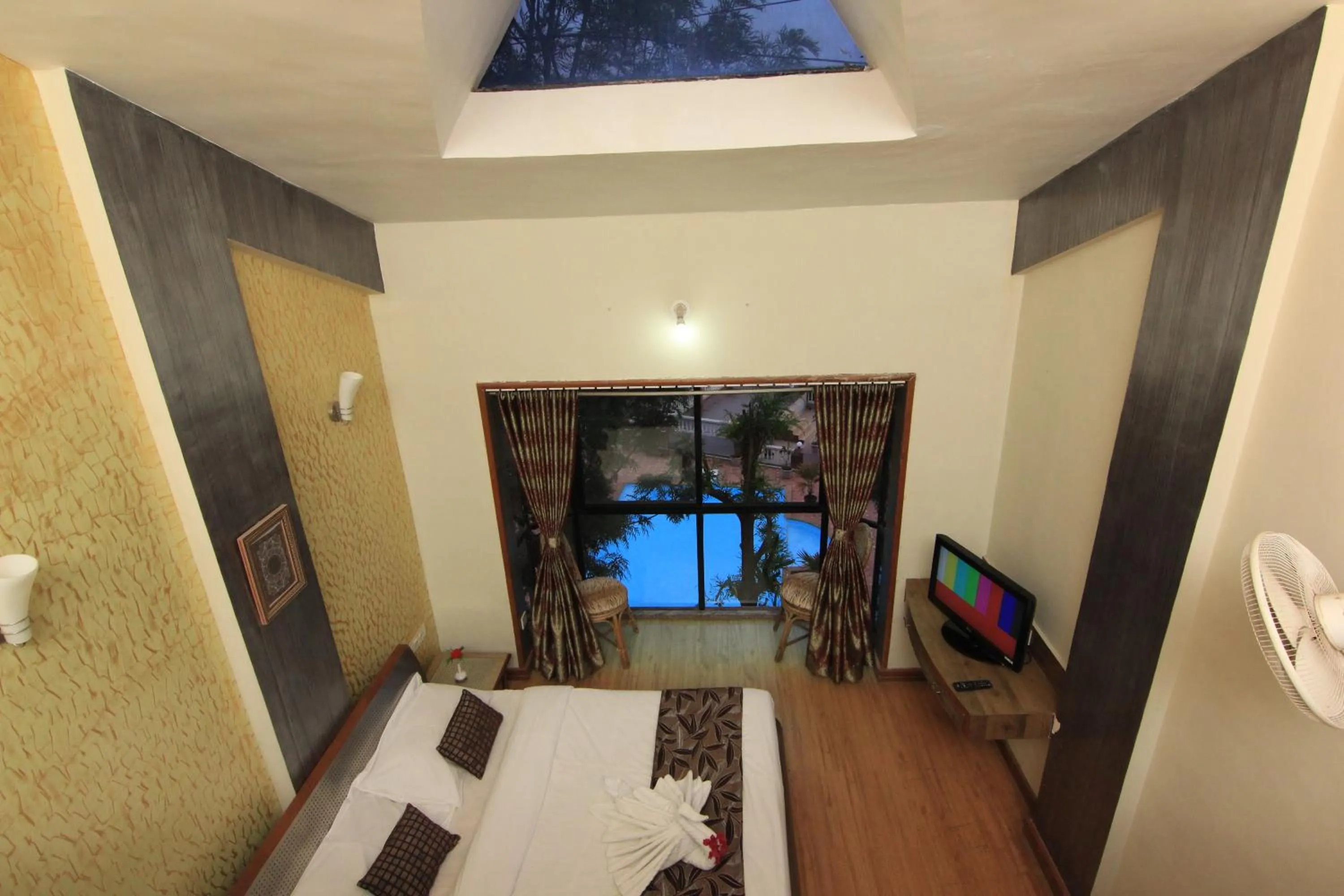 Bedroom, Bed in Mount View Executive