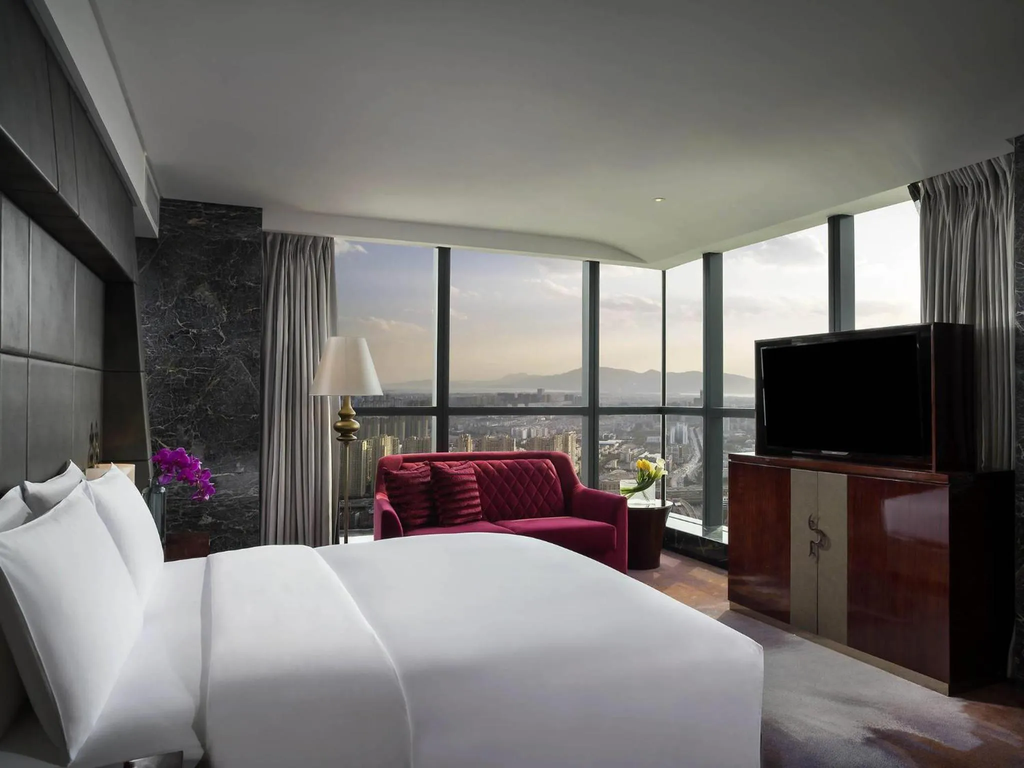 Bedroom, Bed in Sofitel Kunming