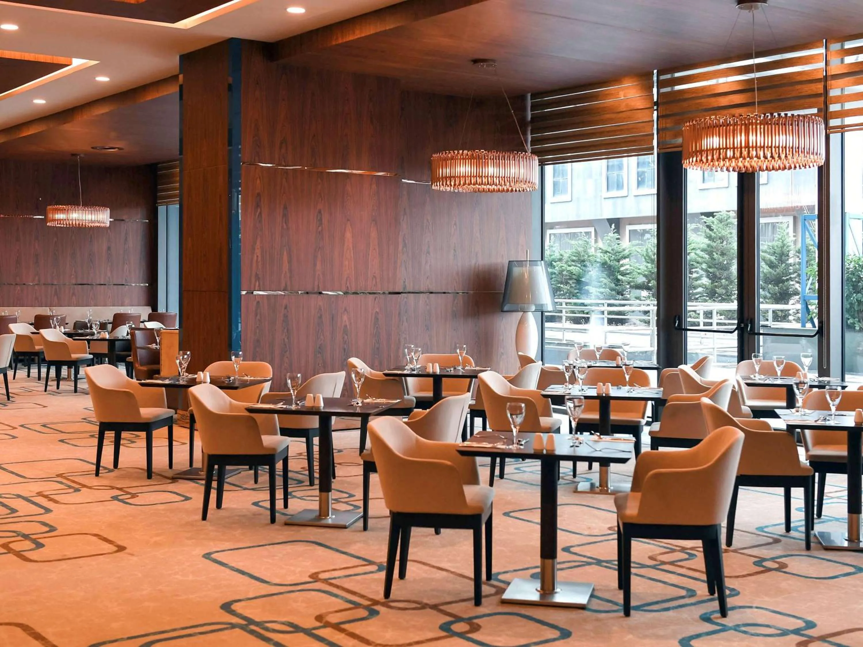 Restaurant/places to eat in Mercure Istanbul West Hotel & Convention Center