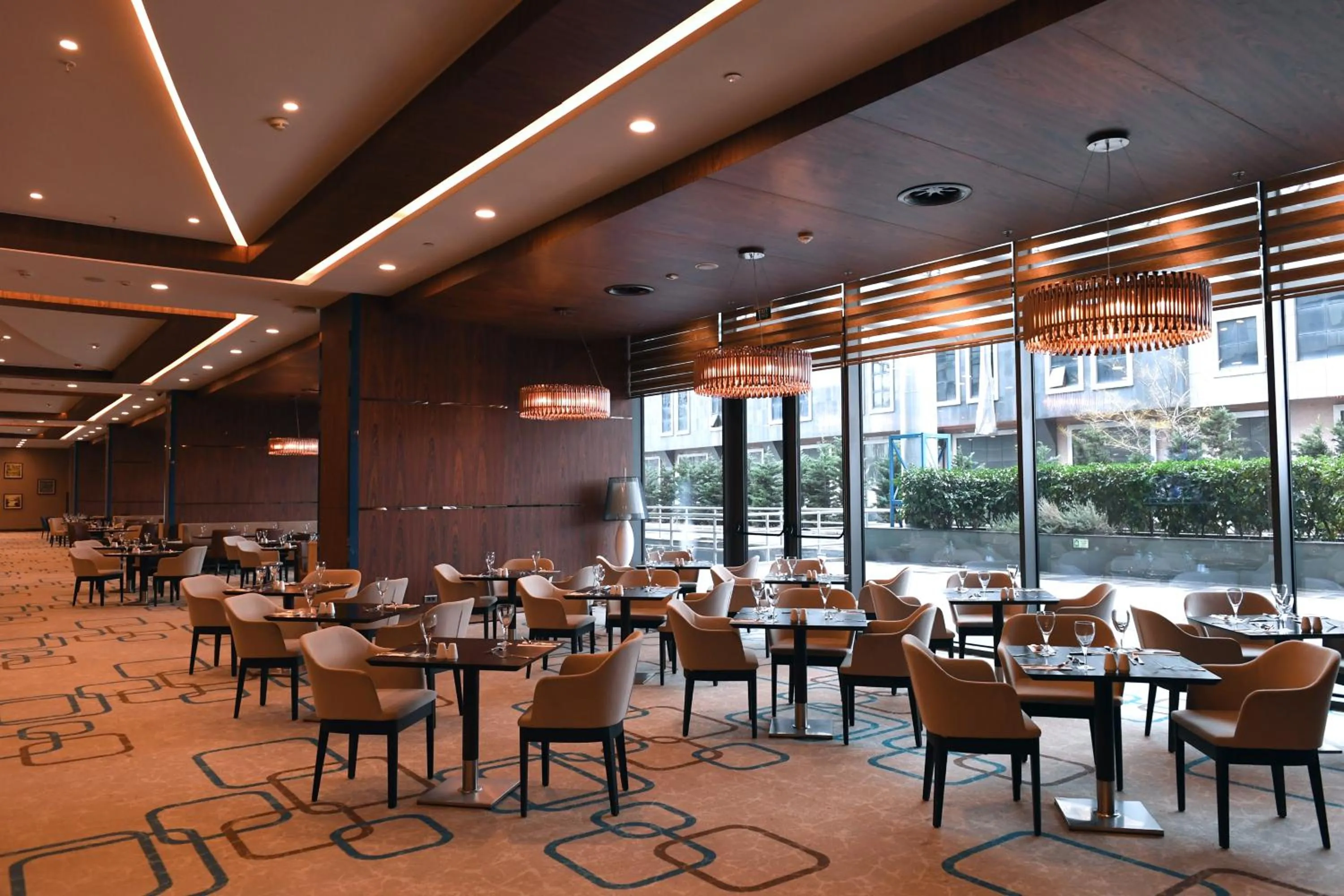Restaurant/places to eat in Mercure Istanbul West Hotel & Convention Center
