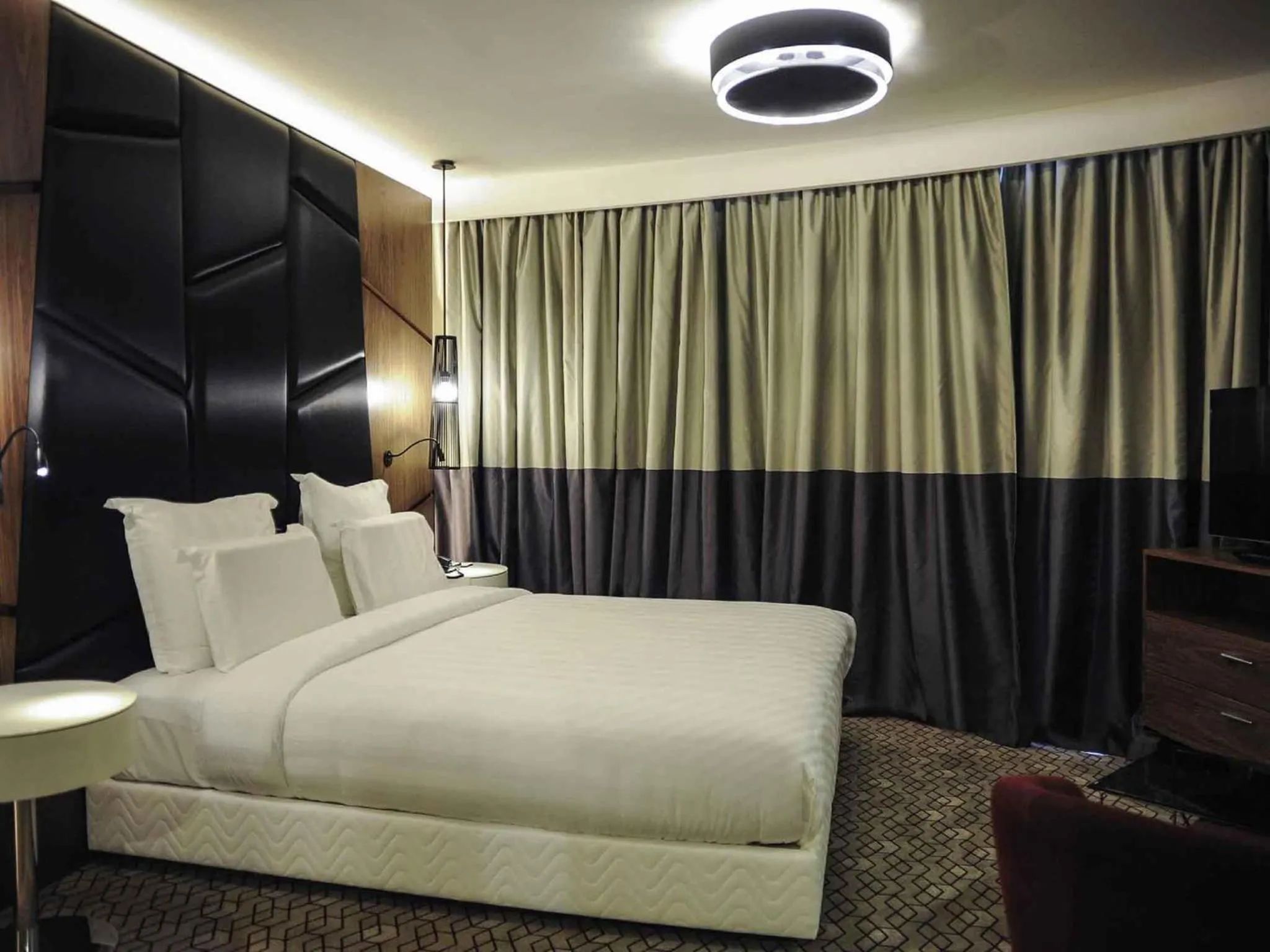 Bedroom, Bed in Pullman Istanbul Hotel & Convention Center