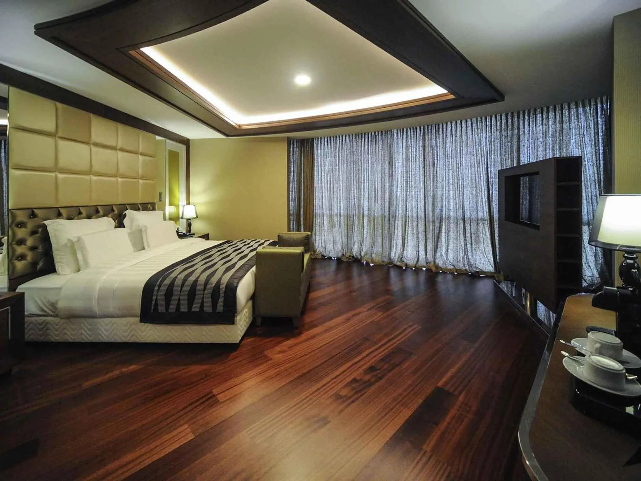 Bedroom, Bed in Pullman Istanbul Hotel & Convention Center