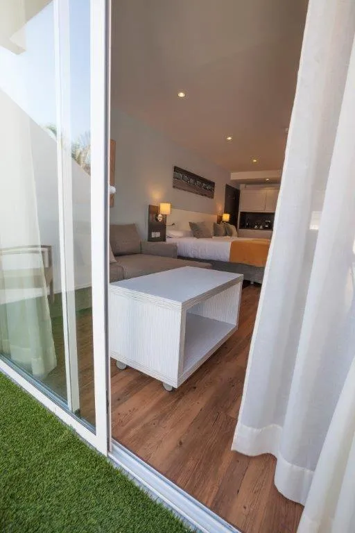 Photo of the whole room in Hotel Malibu Park