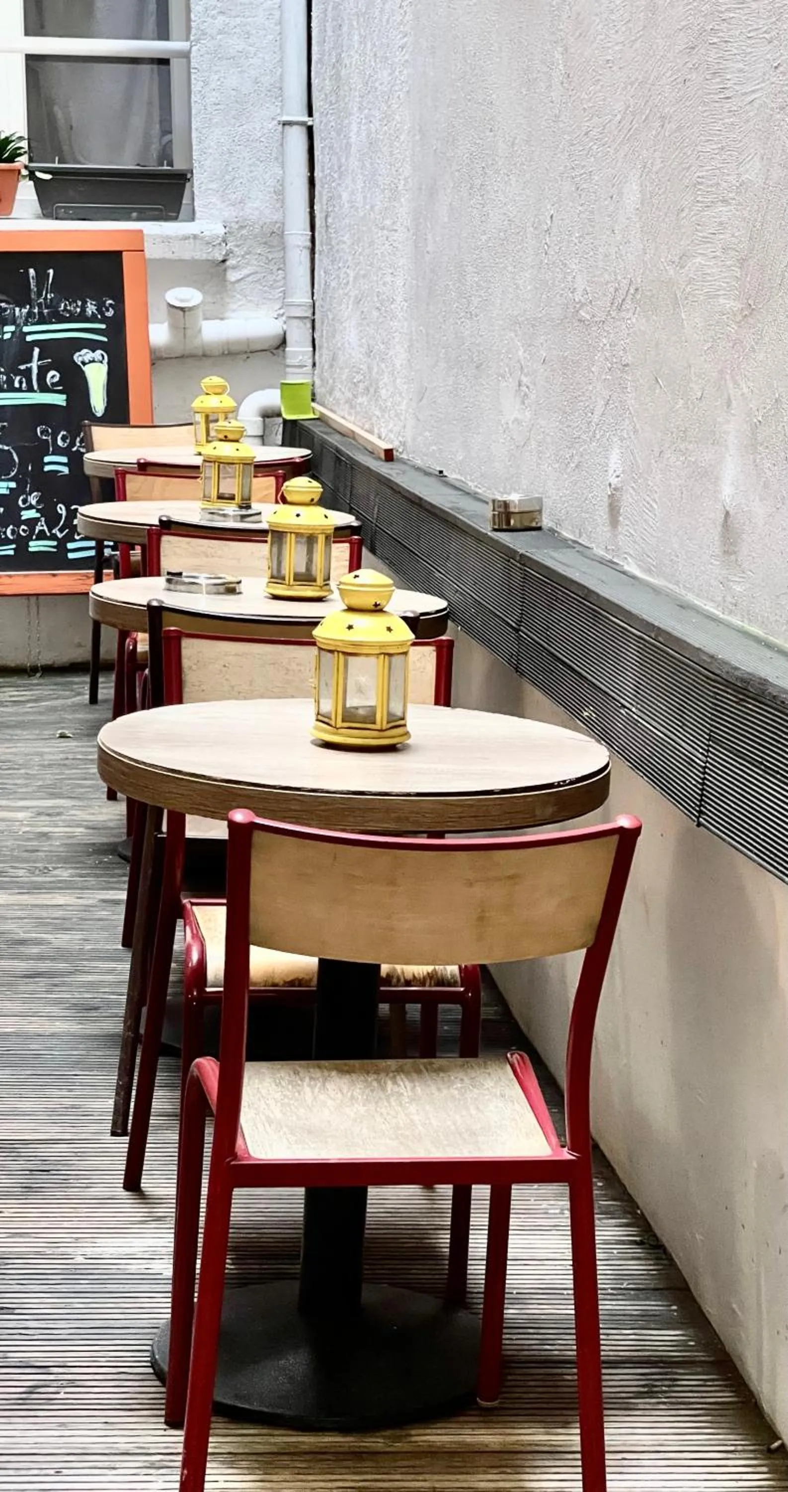 Seating area in LE Globe