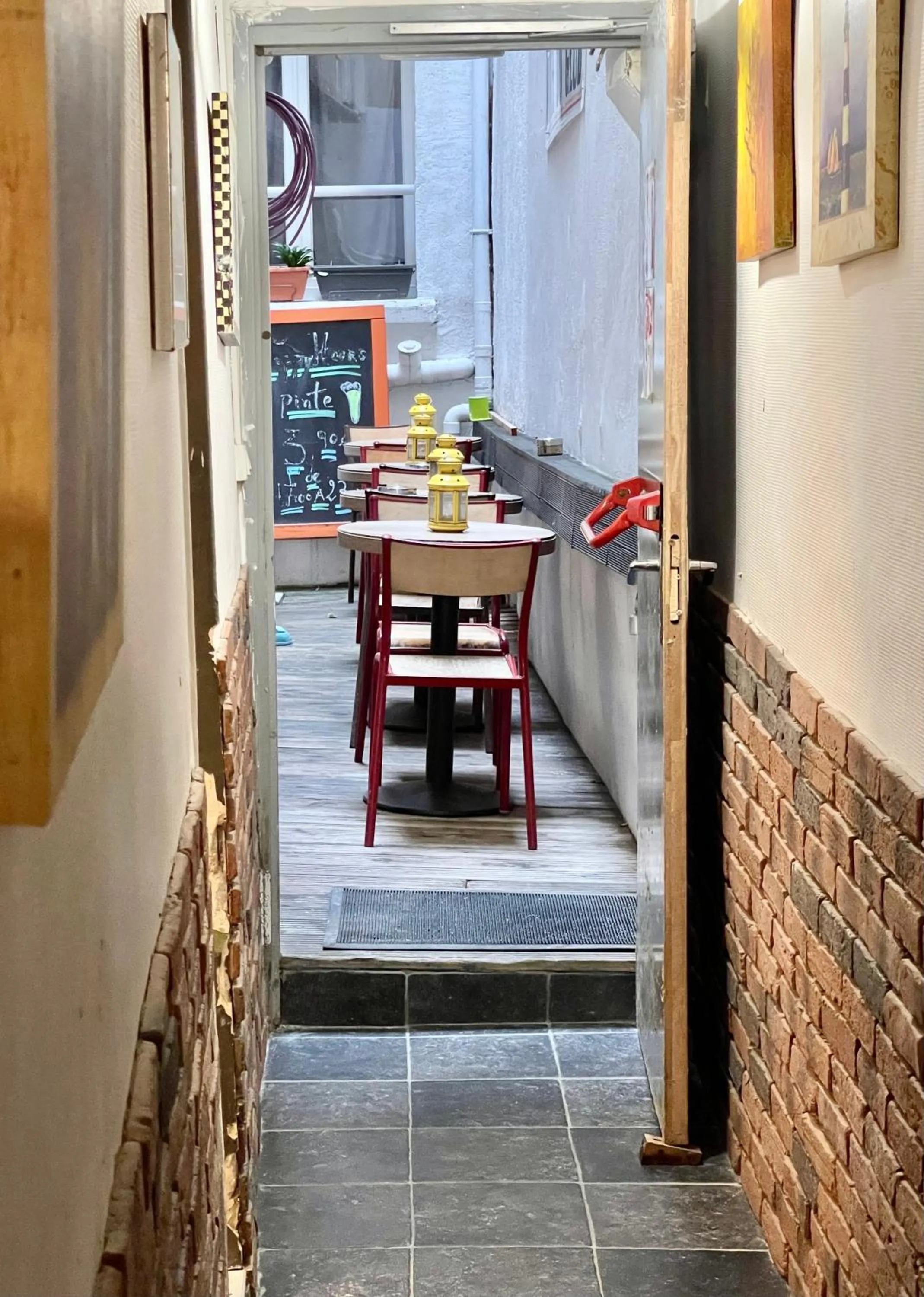 Seating area in LE Globe