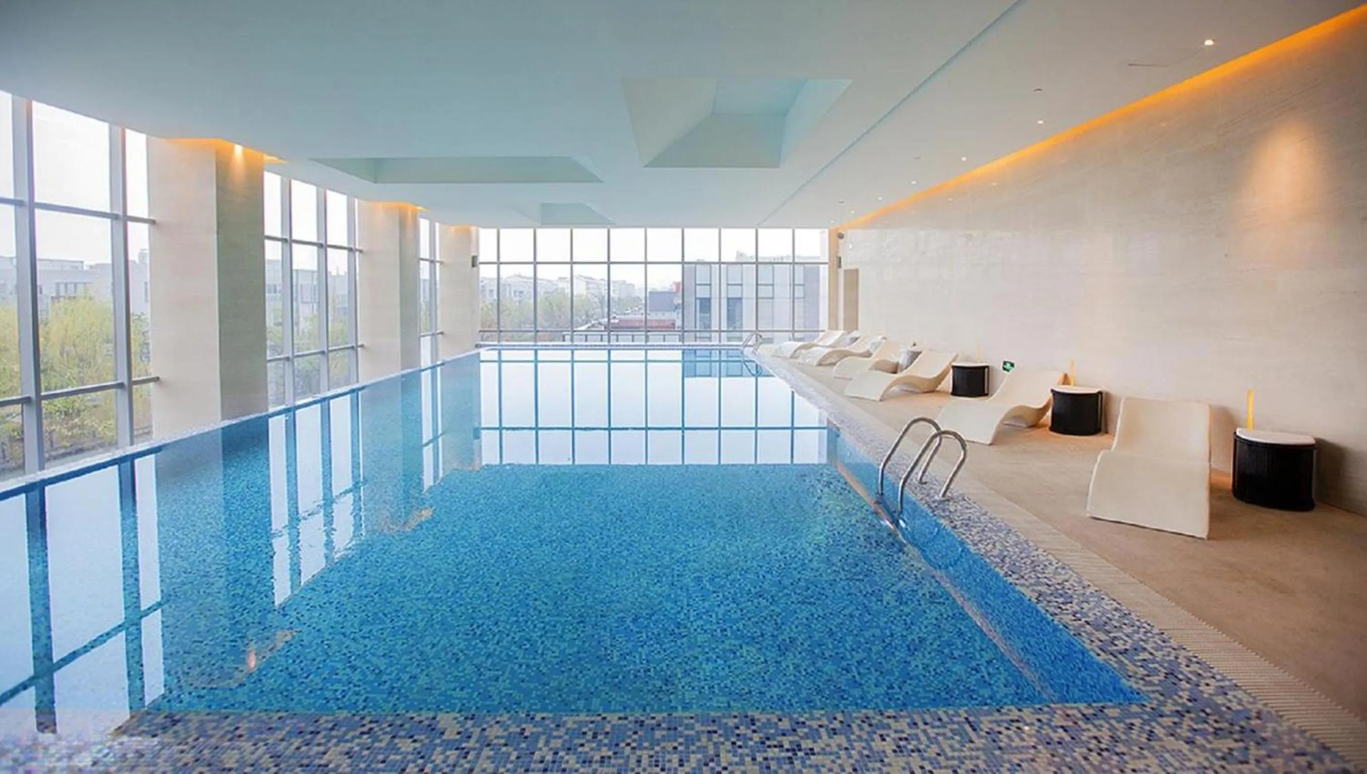 Swimming pool in Radisson Blu Shanghai Pudong Jinqiao