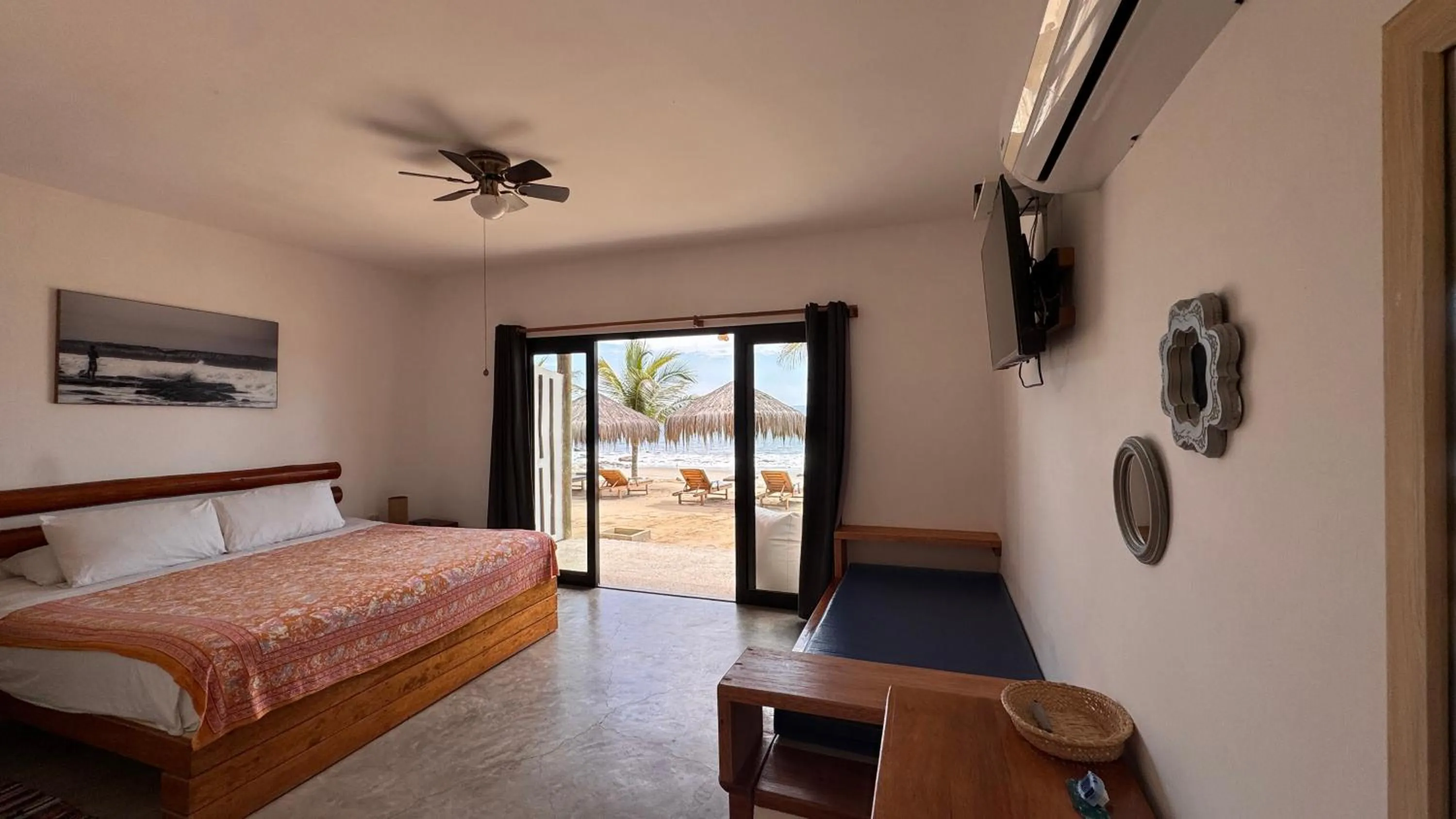 Bed in Baja Canoas Hotel