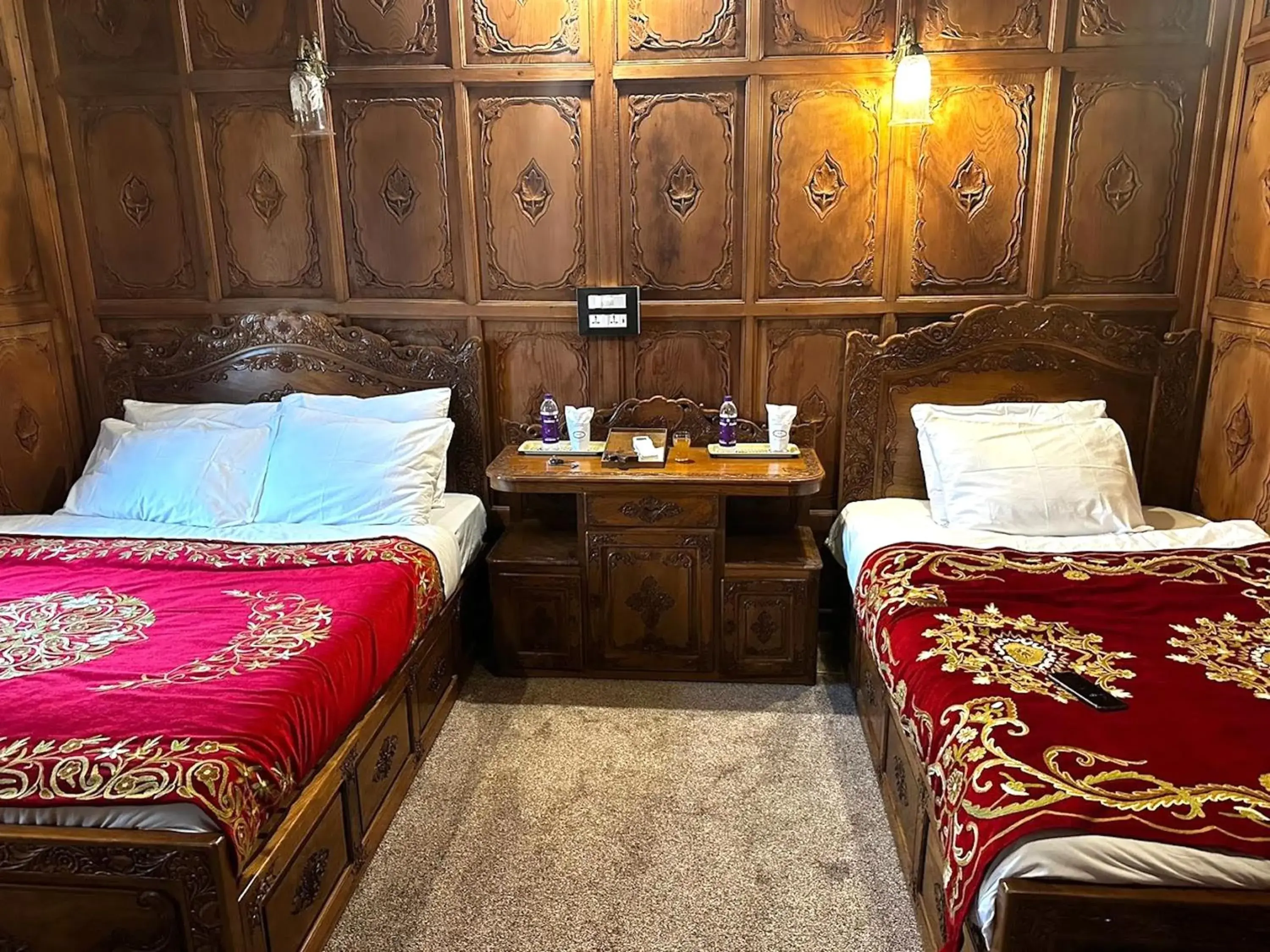 Premier Double Room in Mascot Houseboats Premier Double Room in Mascot Houseboats