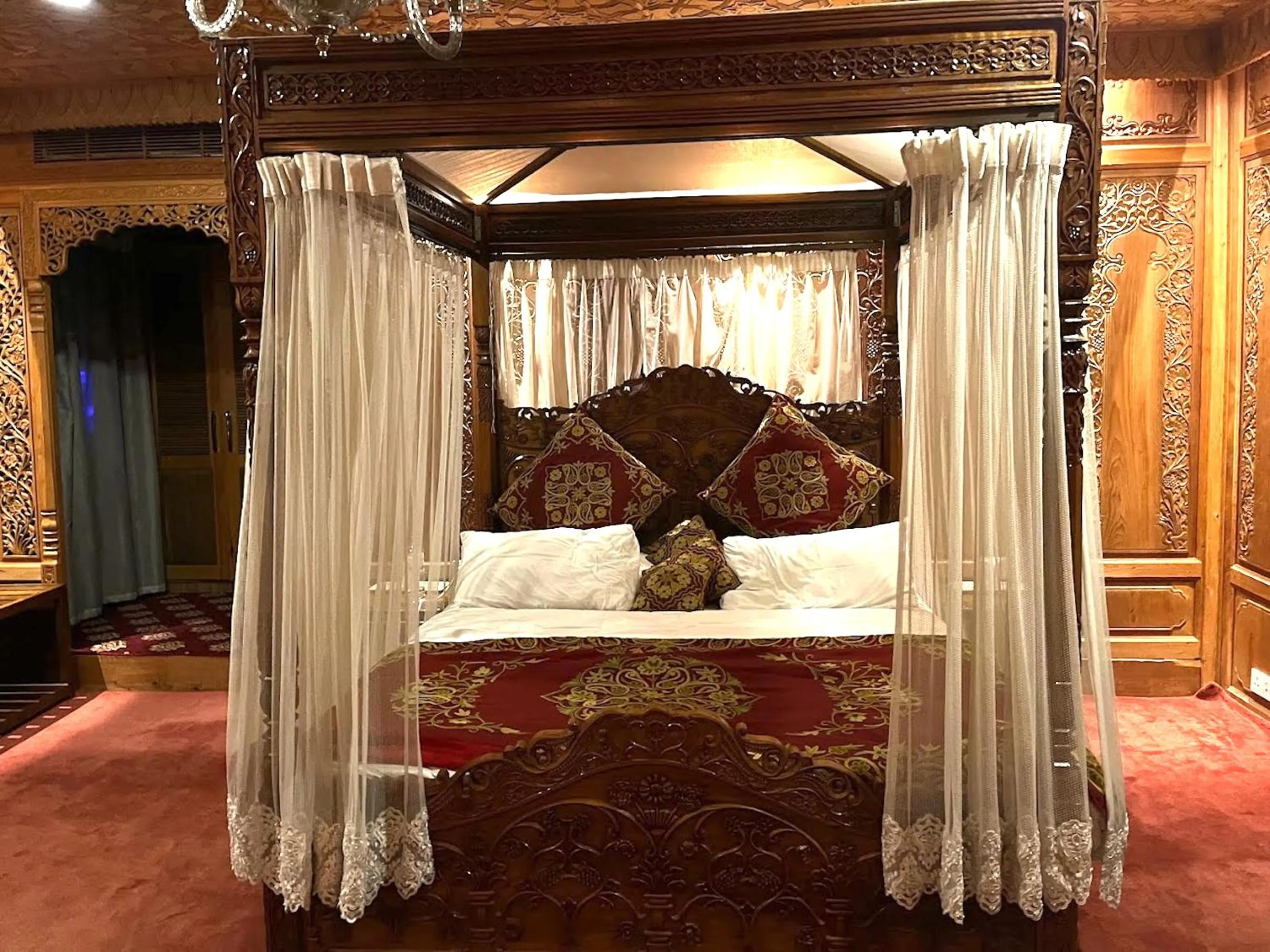 Bedroom, Bed in Mascot Houseboats