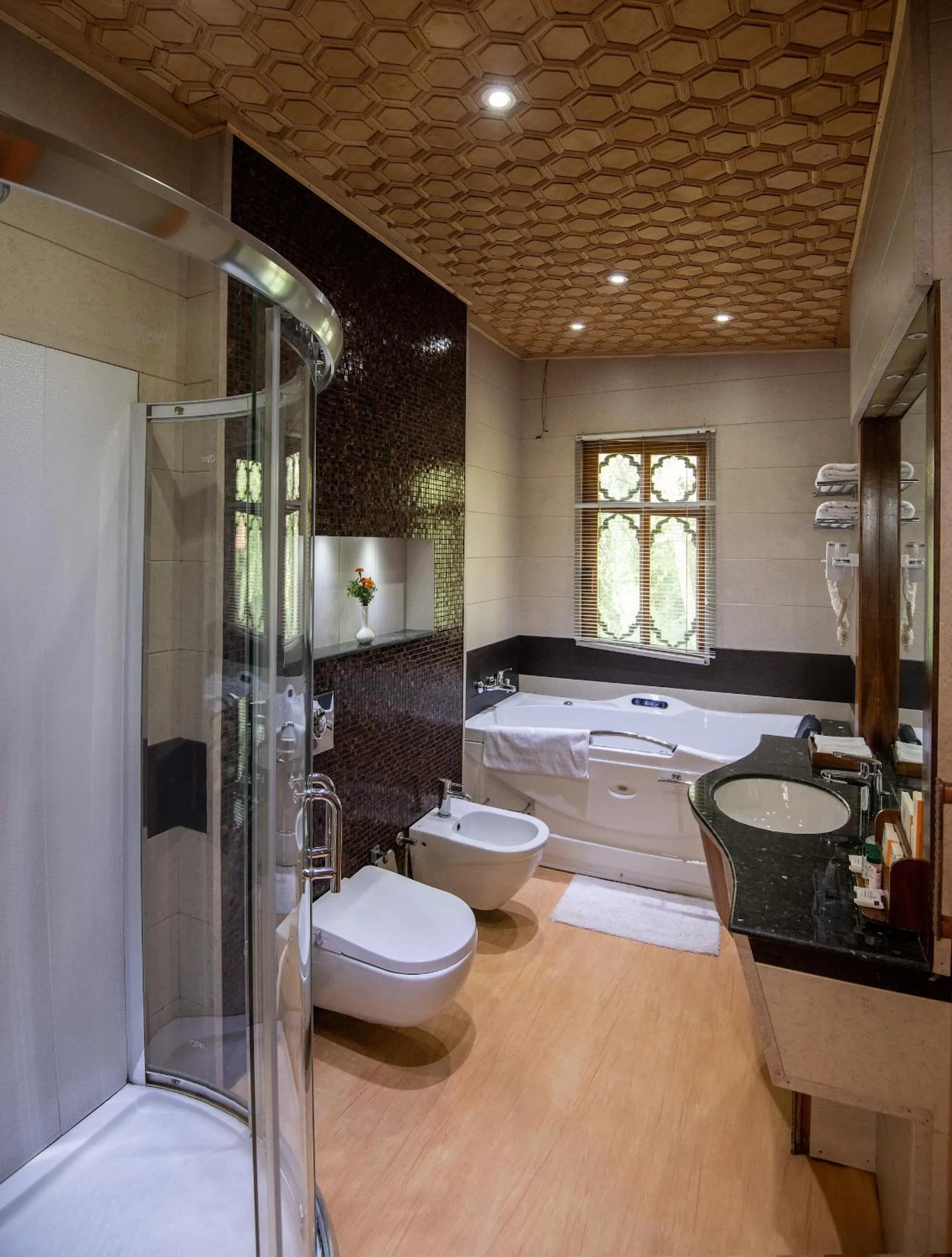 Bathroom in Mascot Houseboats