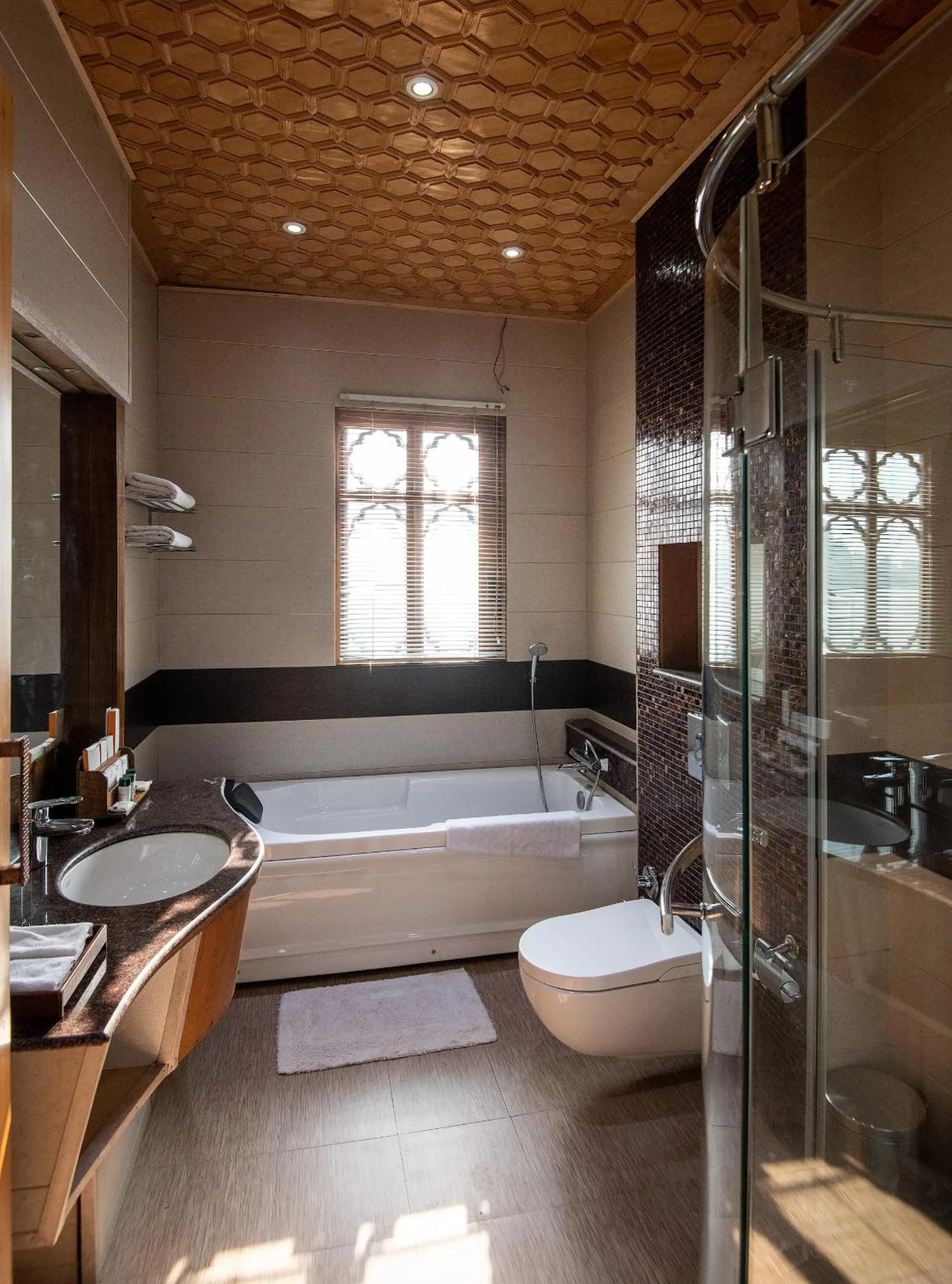 Bathroom in Mascot Houseboats